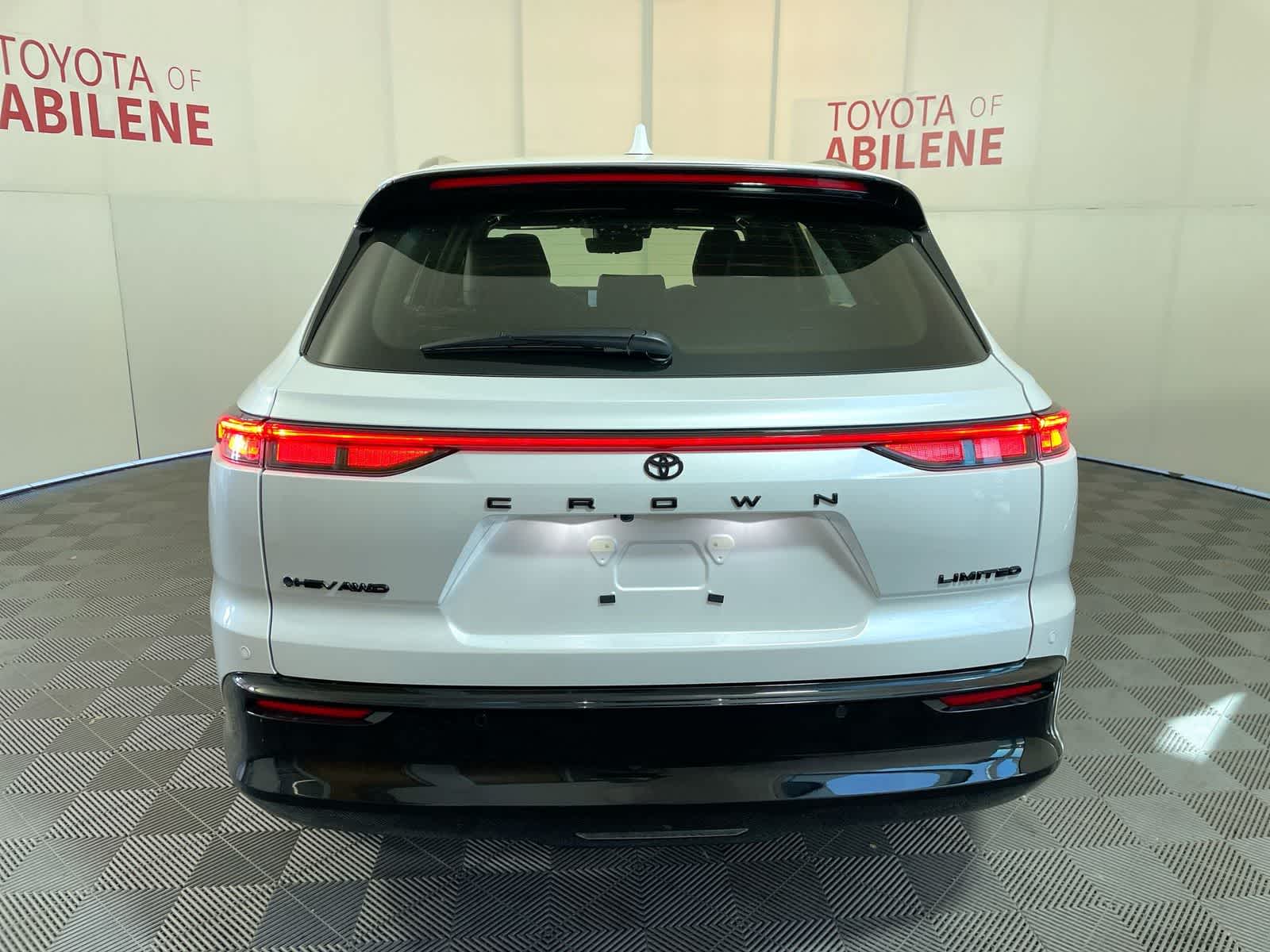 Thumbnail: 2026 Toyota Crown Signia - 4