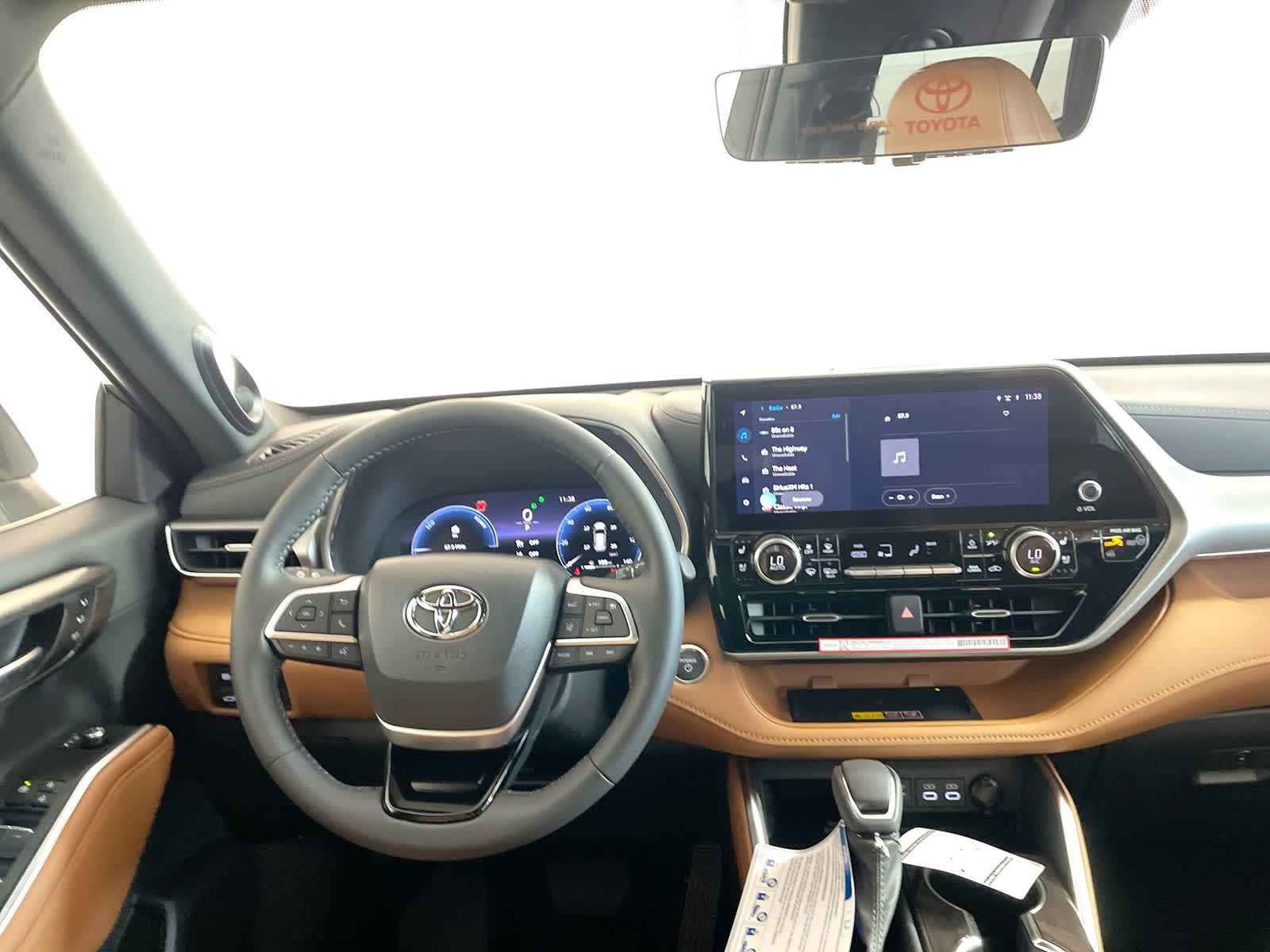 Thumbnail: 2026 Toyota Highlander - 16