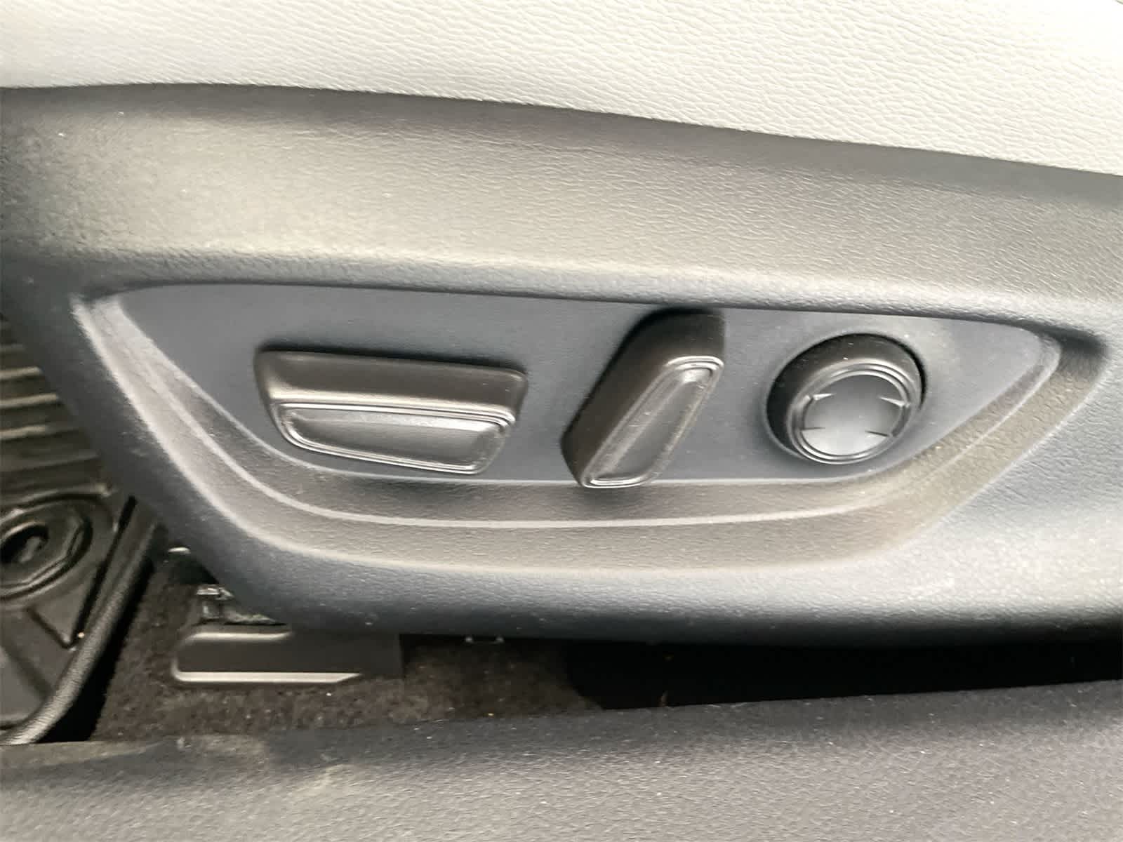 Thumbnail: 2025 Toyota Camry - 10