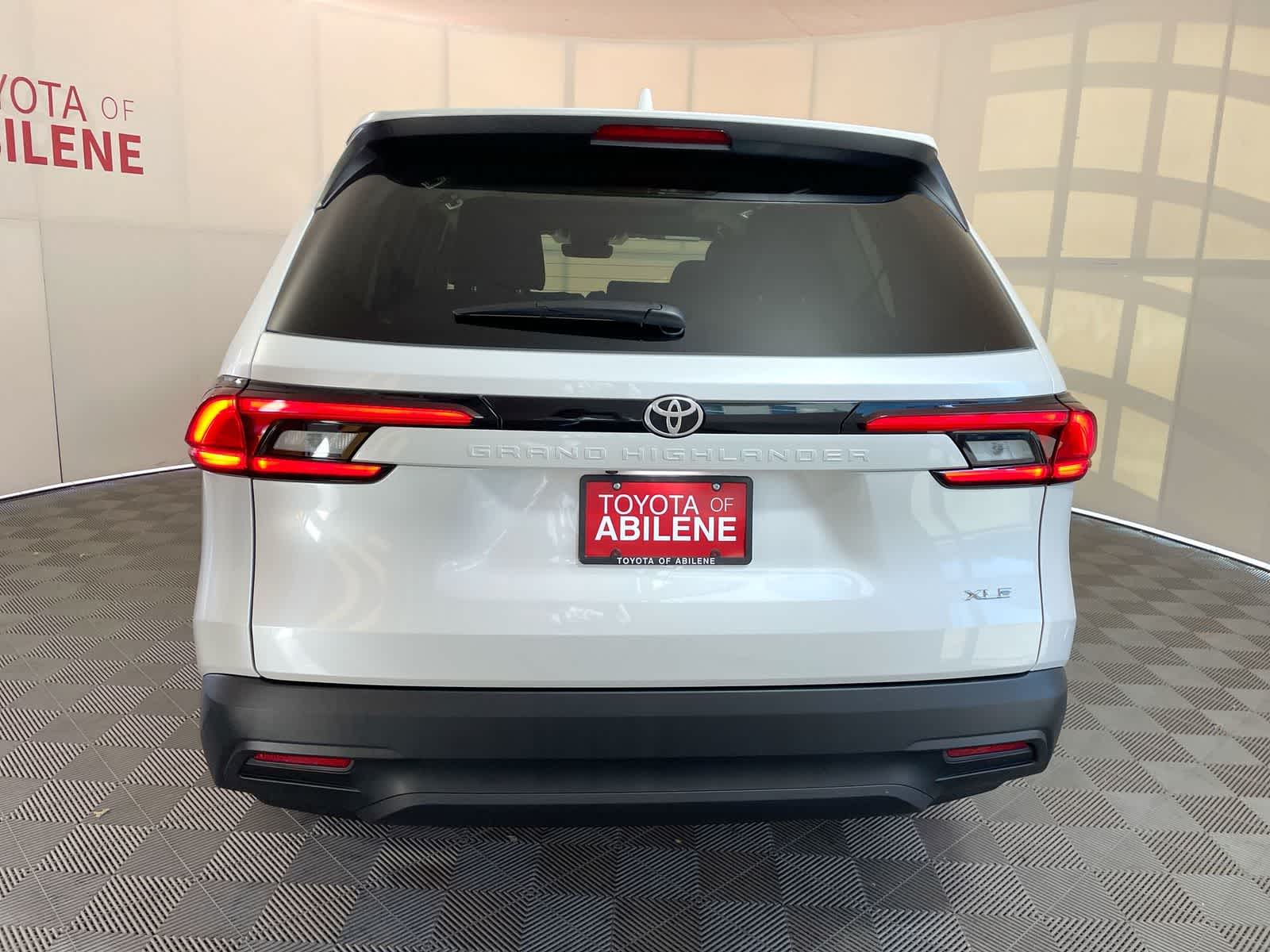 Thumbnail: 2026 Toyota Grand Highlander - 4