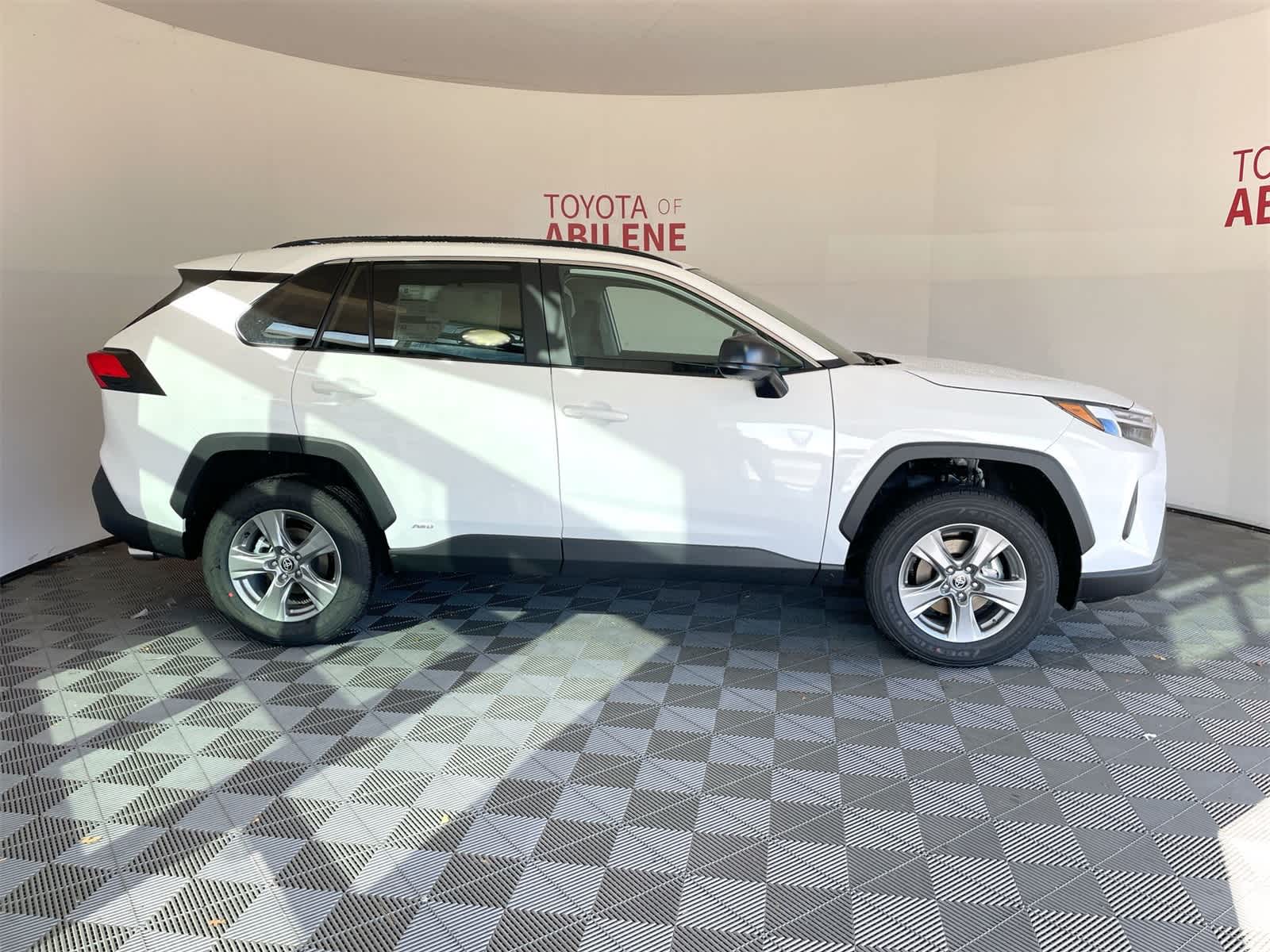 Thumbnail: 2025 Toyota RAV4 - 8