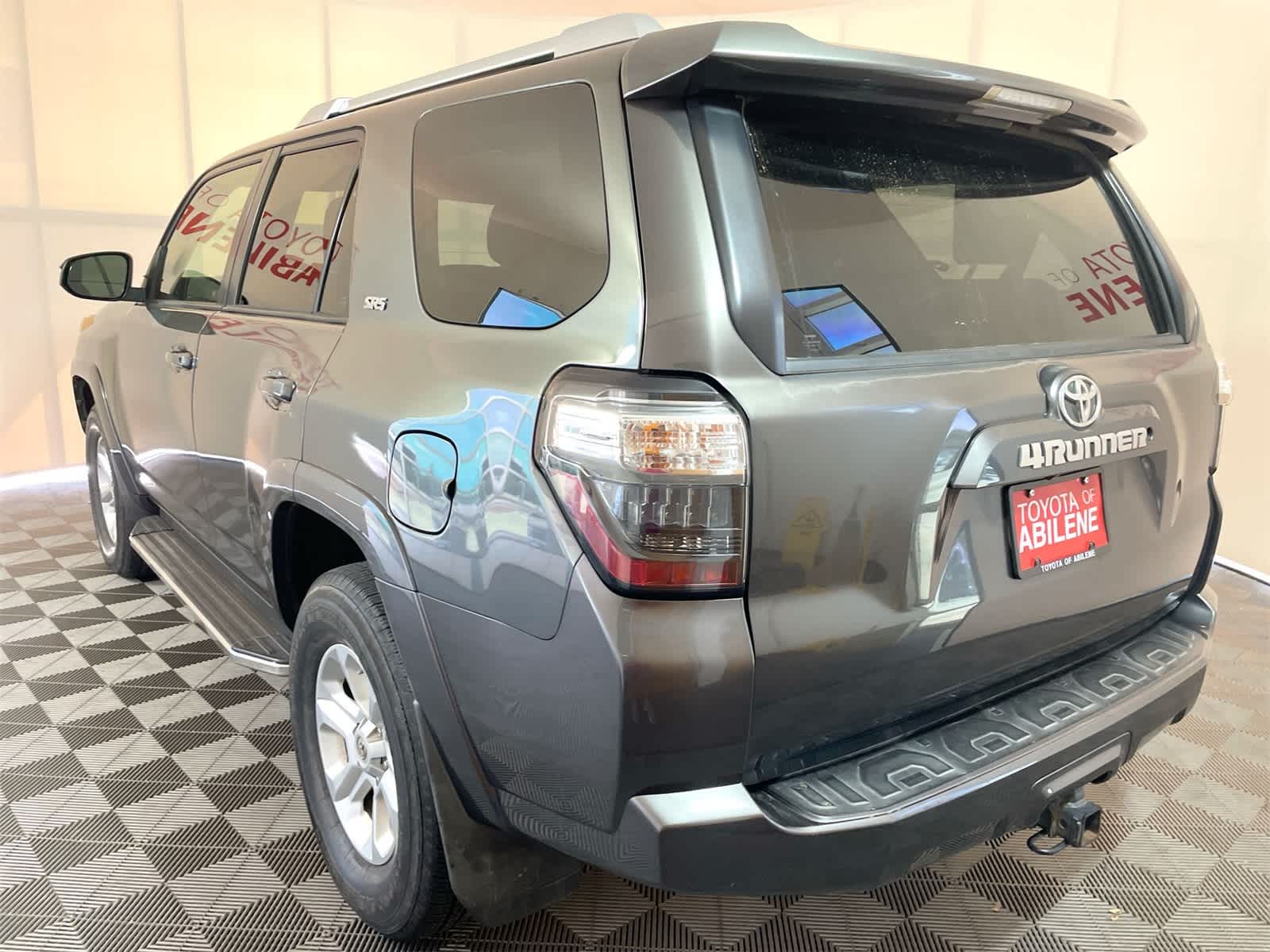 Thumbnail: 2014 Toyota 4Runner - 3