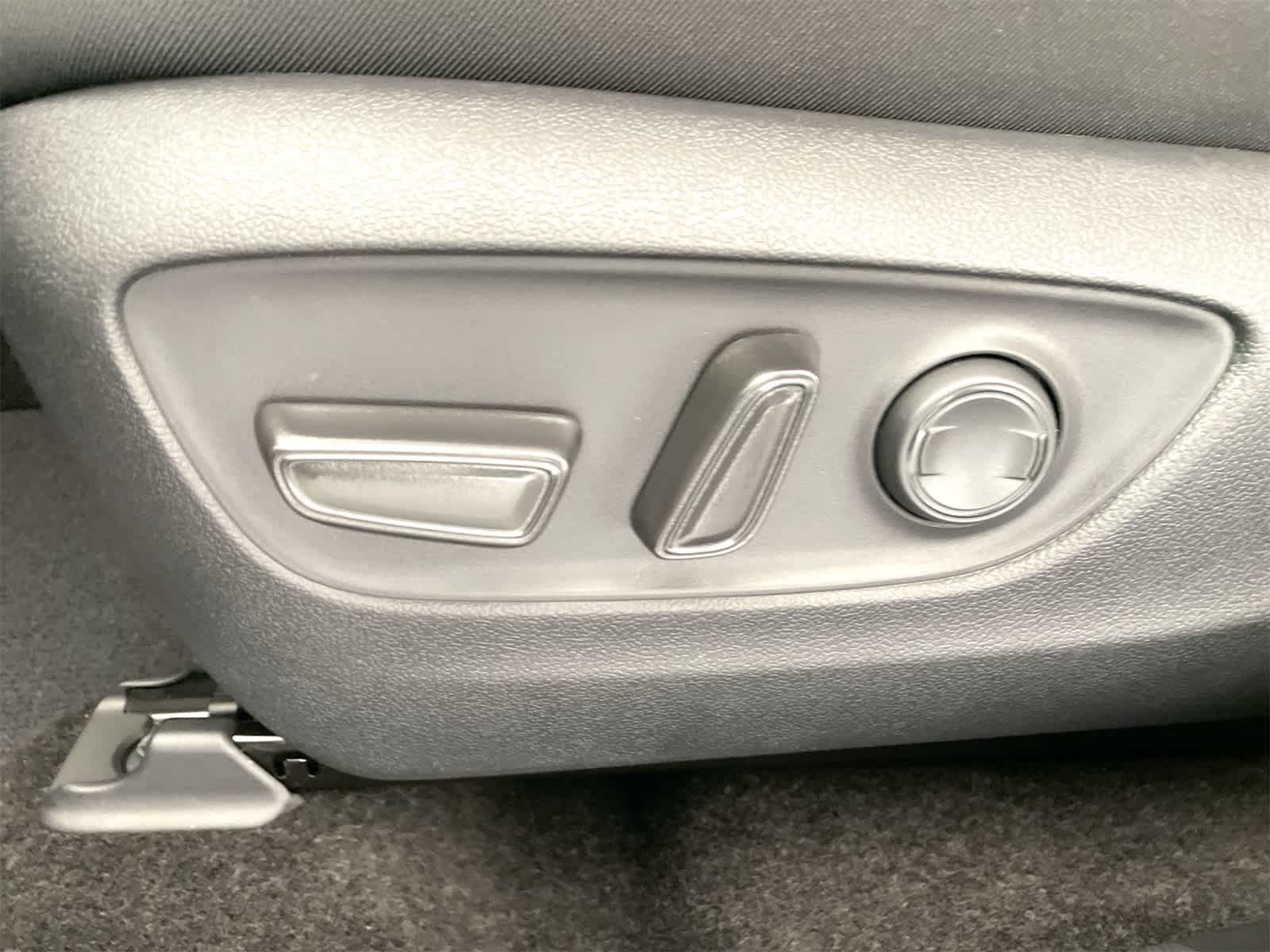 Thumbnail: 2025 Toyota RAV4 - 11