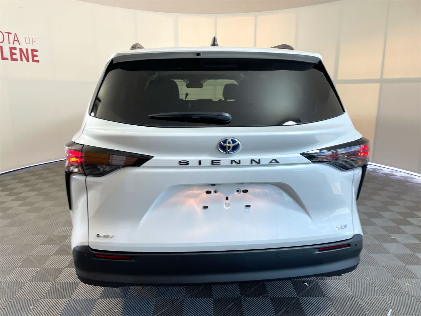2025 Toyota Sienna XLE 4