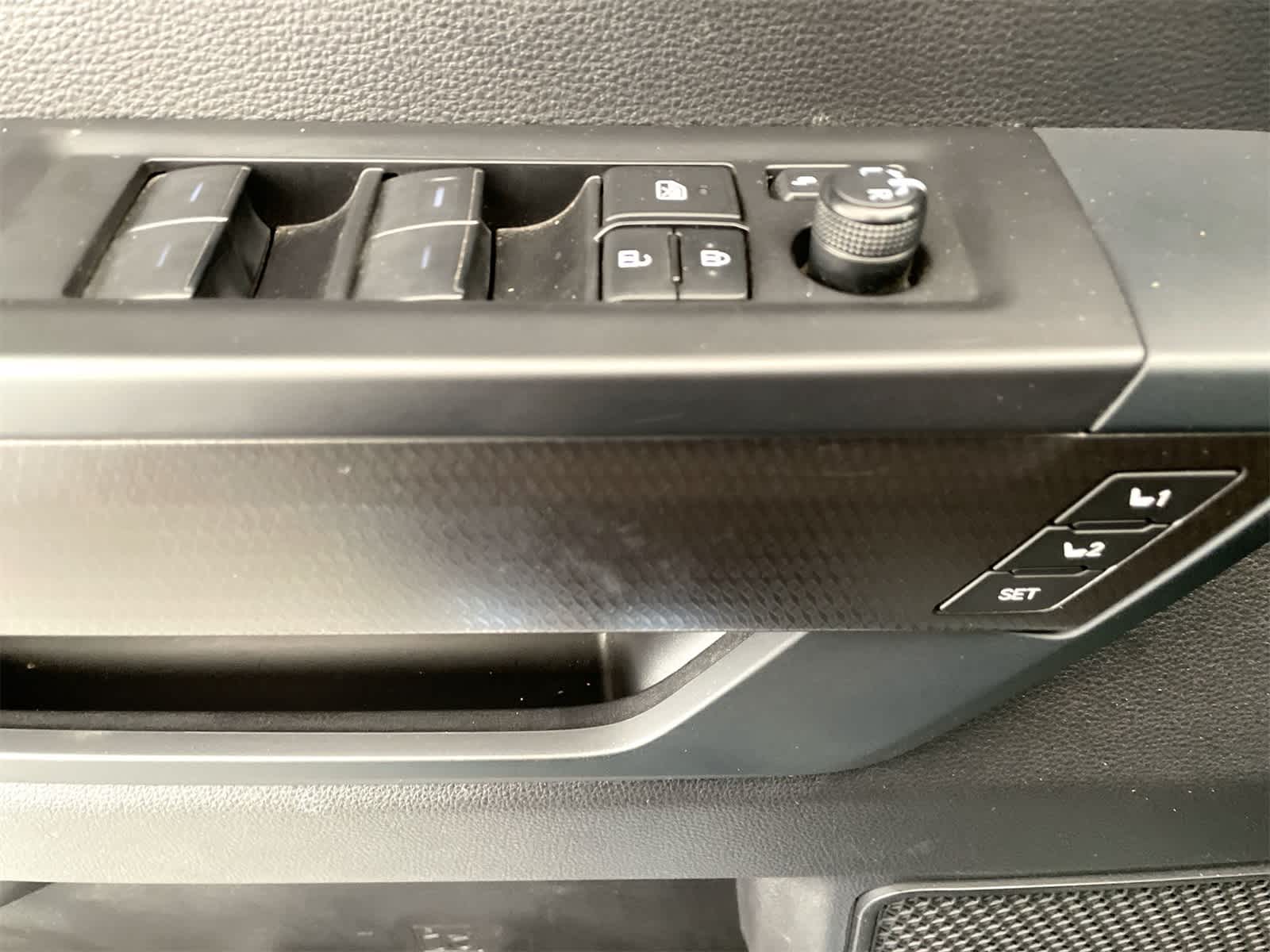 Thumbnail: 2022 Toyota Tundra - 10