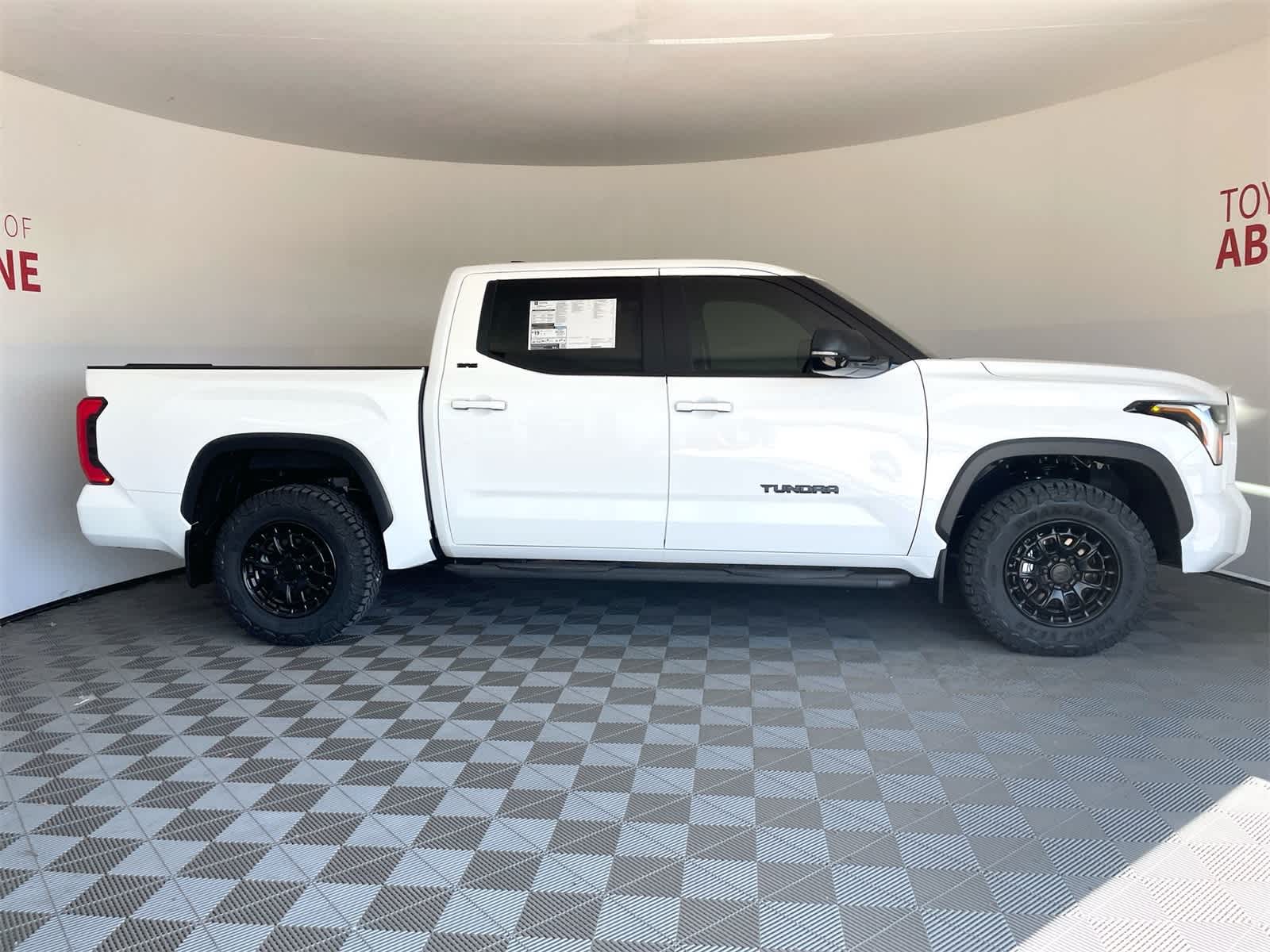2025 Toyota Tundra SR5 8