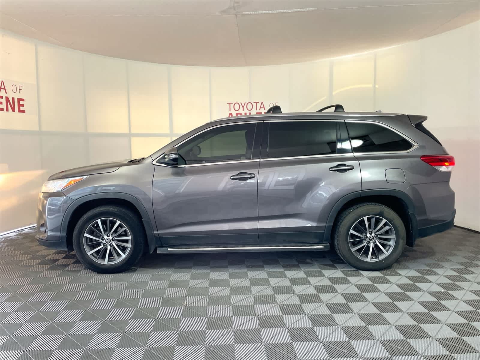 Thumbnail: 2019 Toyota Highlander - 2