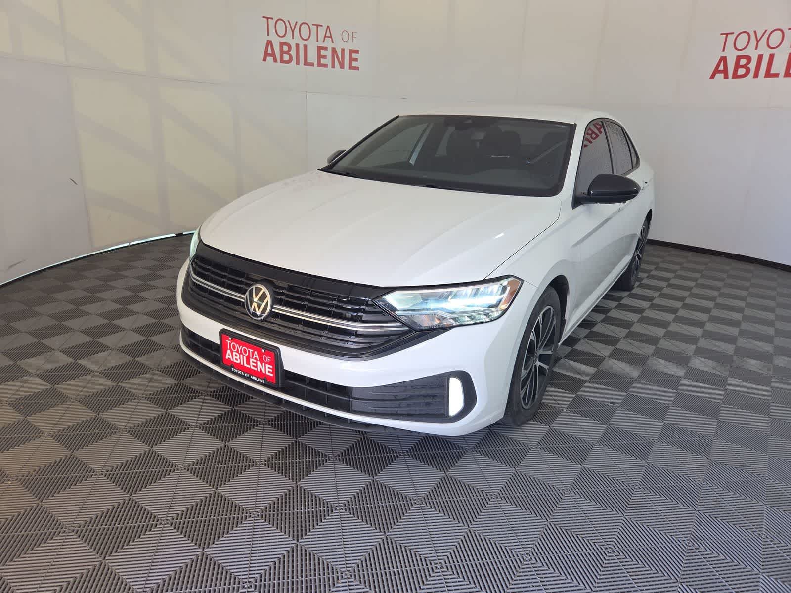 Thumbnail: 2023 Volkswagen Jetta - 1
