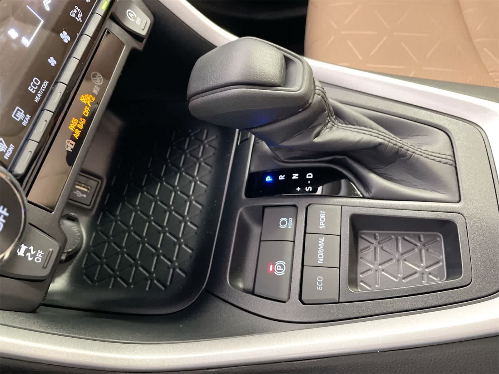 Thumbnail: 2025 Toyota RAV4 - 23