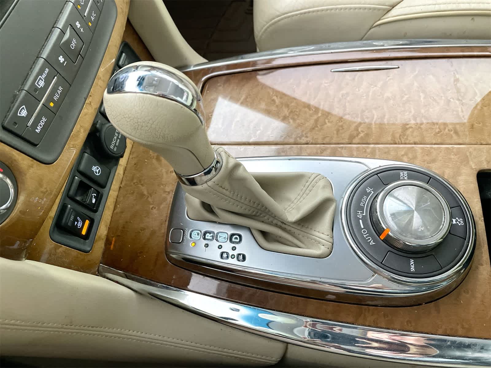 Thumbnail: 2014 INFINITI QX80 - 24