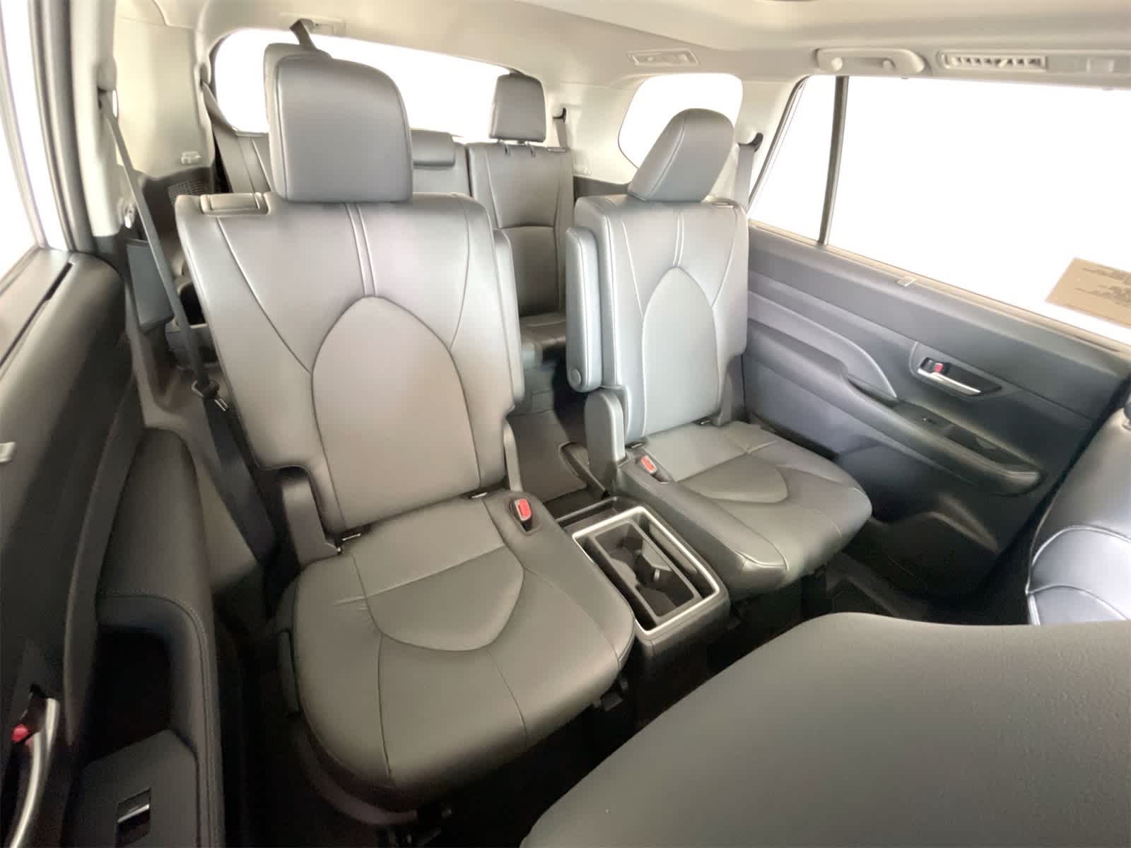 Thumbnail: 2025 Toyota Grand Highlander - 15