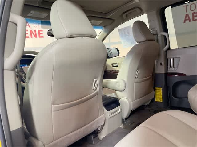 2013 Toyota Sienna XLE 13