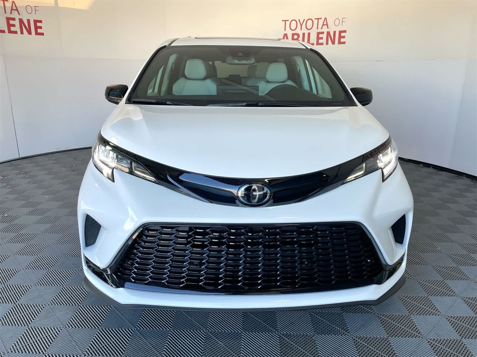 Thumbnail: 2026 Toyota Sienna - 9