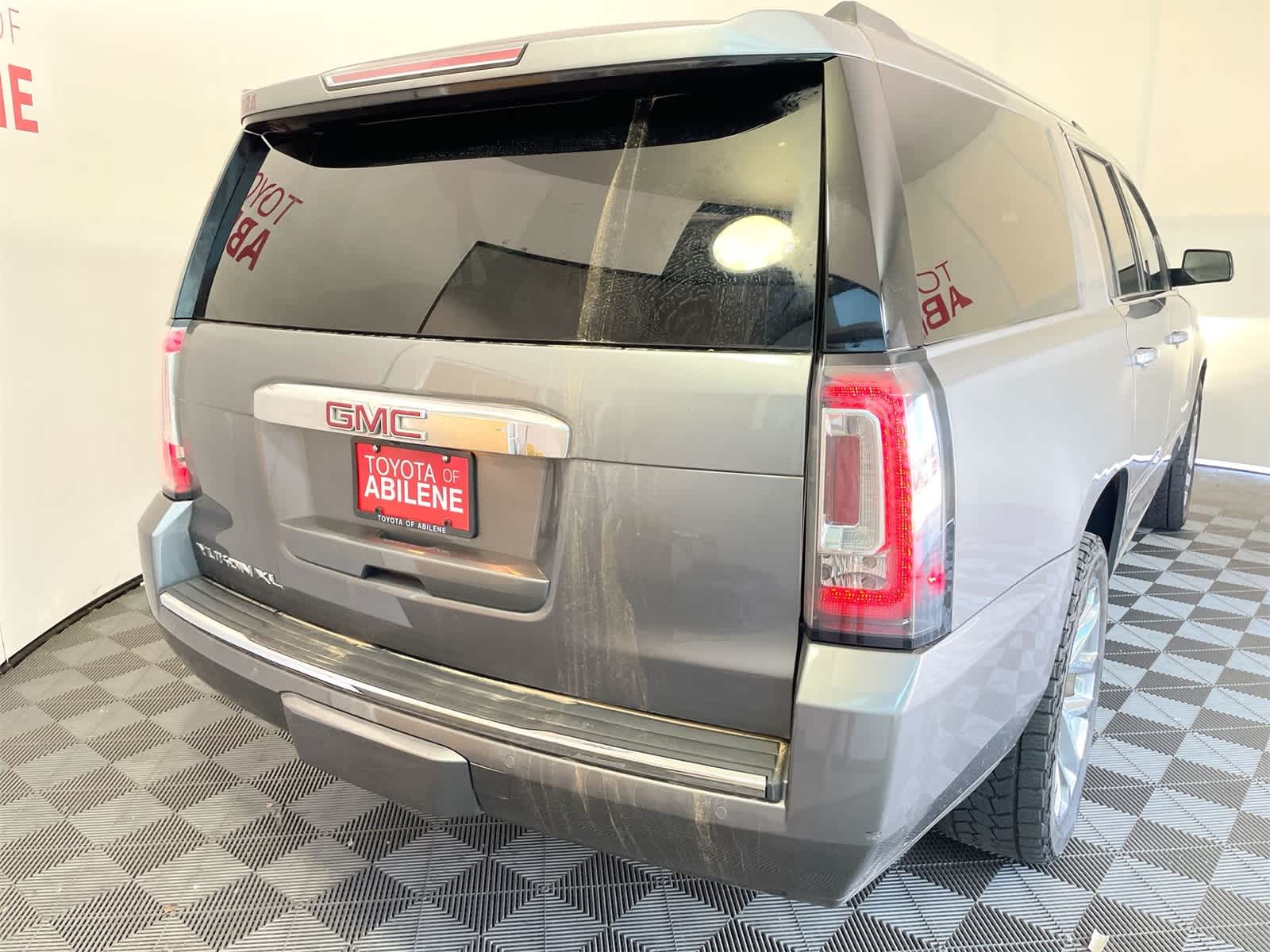 Thumbnail: 2019 GMC Yukon XL - 6