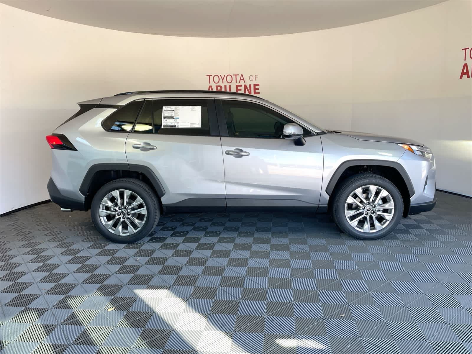 Thumbnail: 2025 Toyota RAV4 - 8