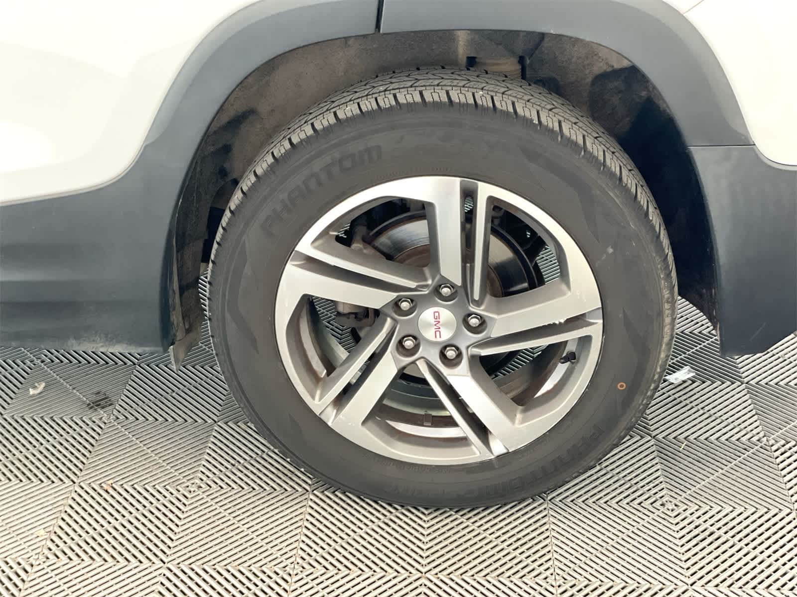 Thumbnail: 2019 GMC Terrain - 25