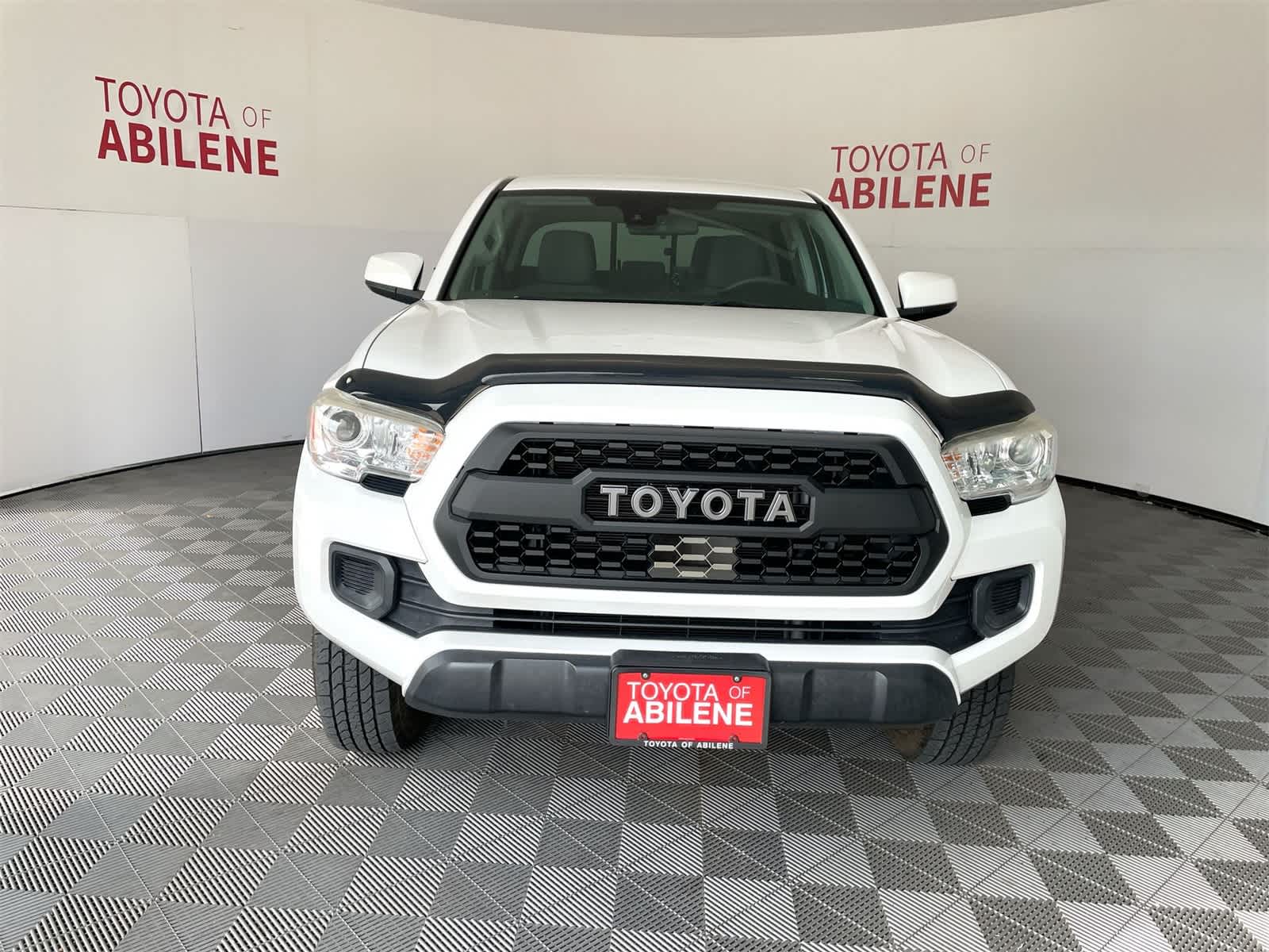 Thumbnail: 2018 Toyota Tacoma - 8