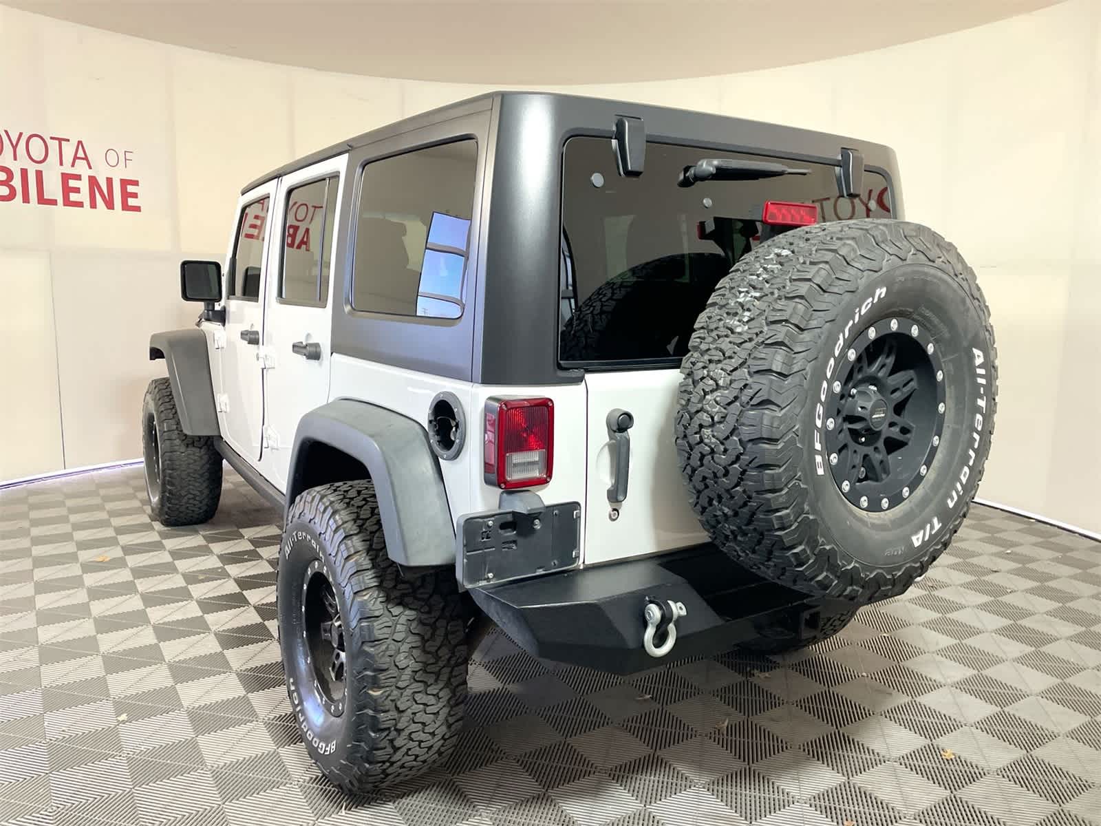 Thumbnail: 2016 Jeep Wrangler - 3