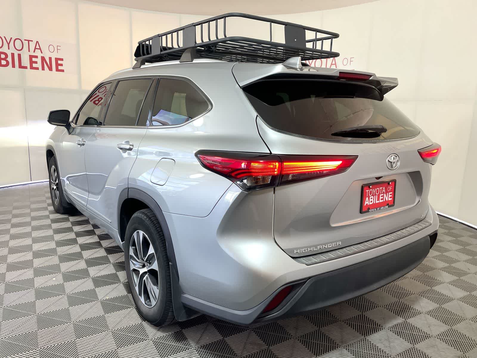 Thumbnail: 2022 Toyota Highlander - 3