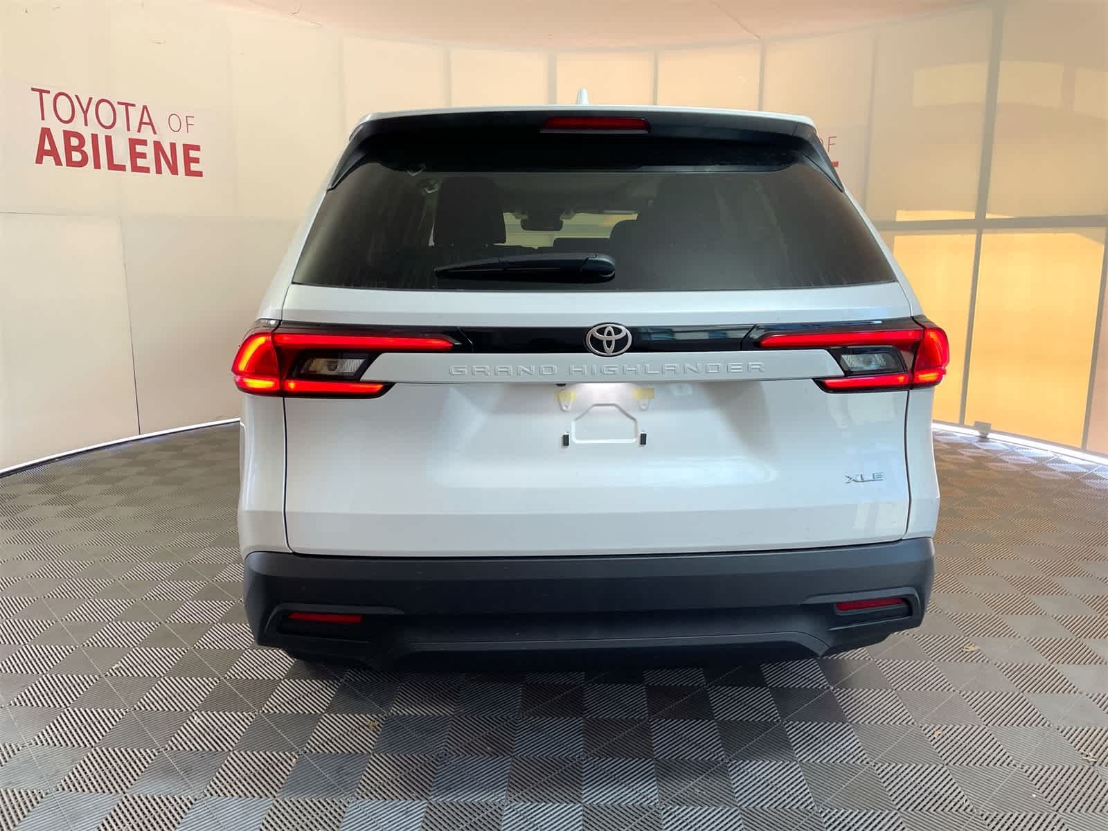 Thumbnail: 2025 Toyota Grand Highlander - 4