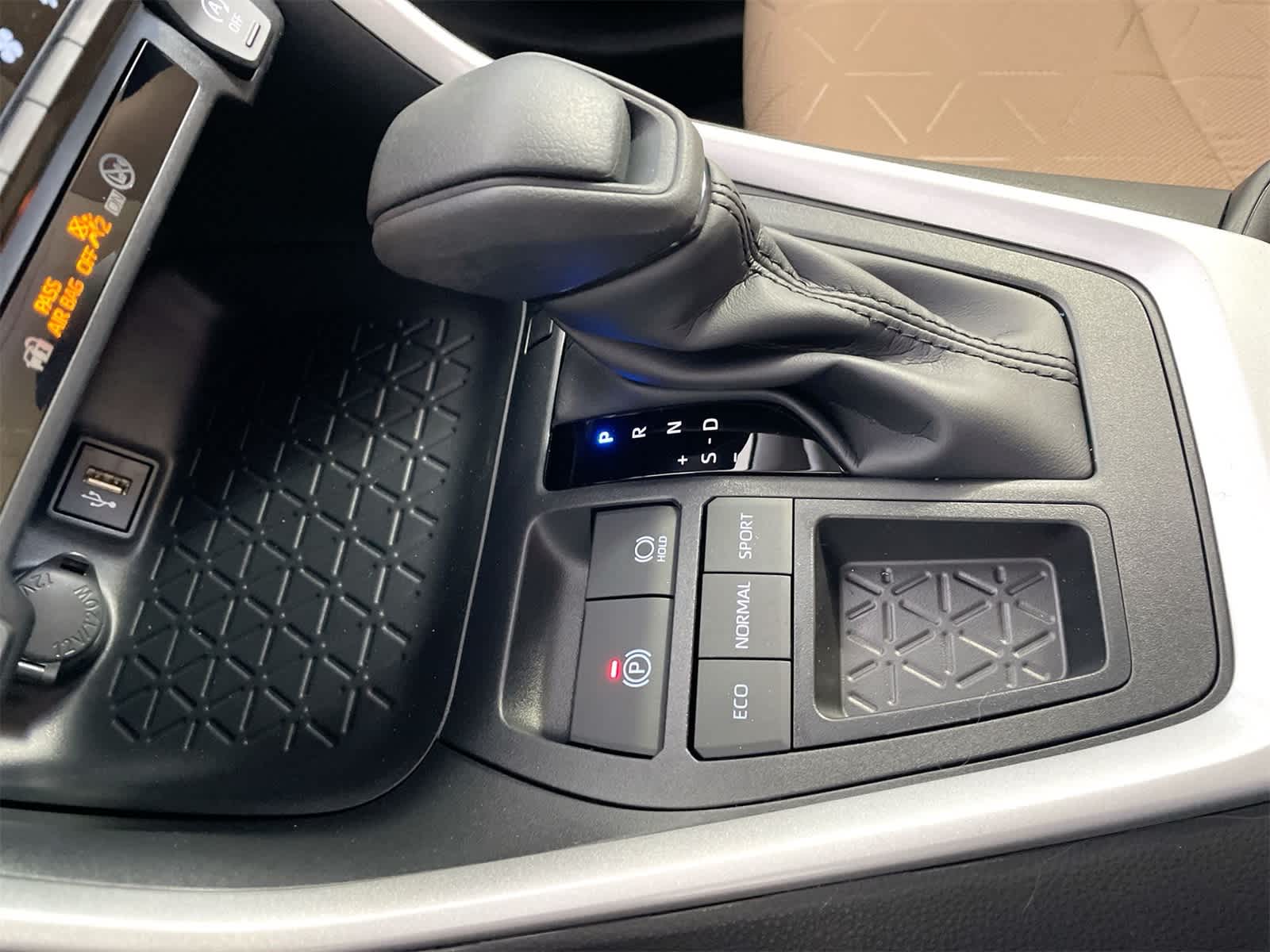 Thumbnail: 2025 Toyota RAV4 - 23