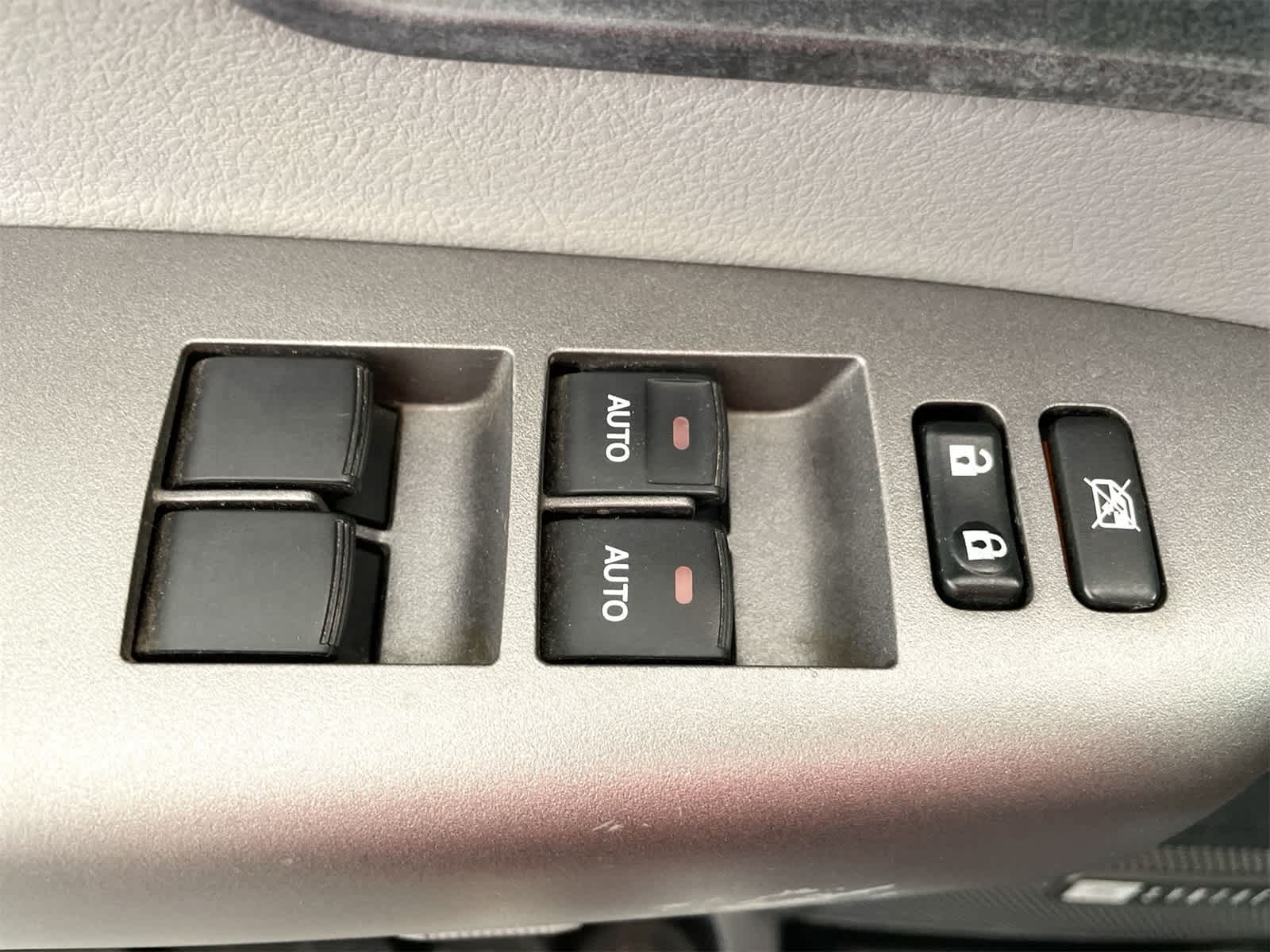 Thumbnail: 2014 Toyota Sequoia - 12