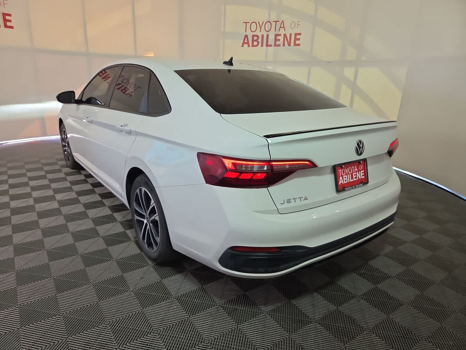 Thumbnail: 2023 Volkswagen Jetta - 3