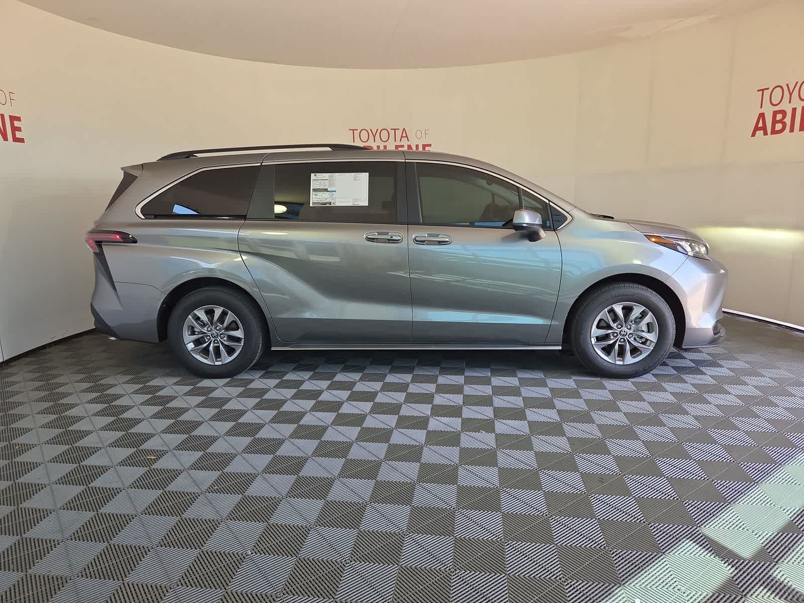 Thumbnail: 2026 Toyota Sienna - 7