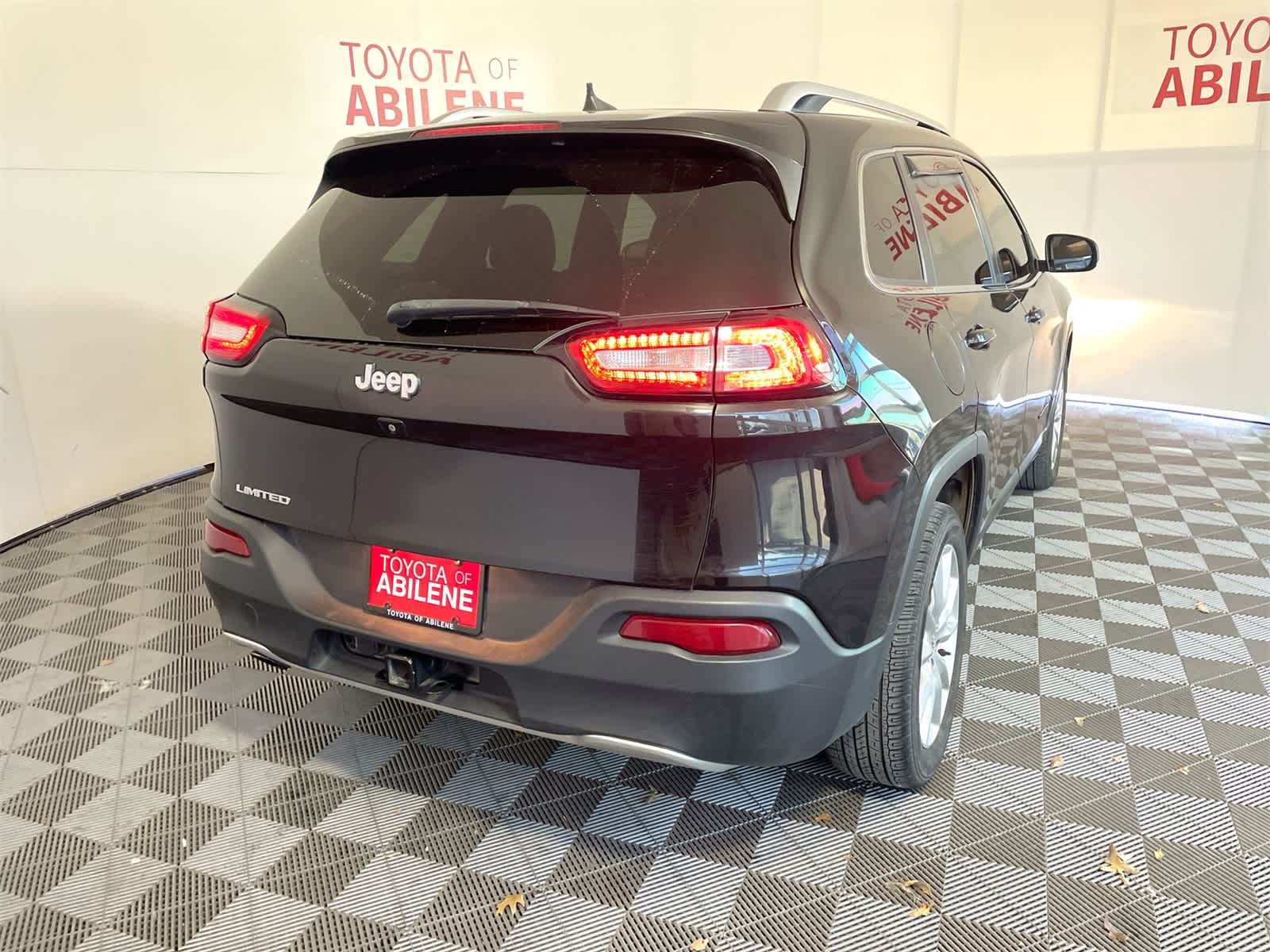 Thumbnail: 2016 Jeep Cherokee - 7