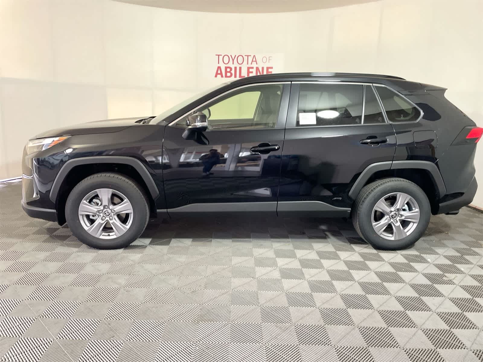 Thumbnail: 2025 Toyota RAV4 - 2