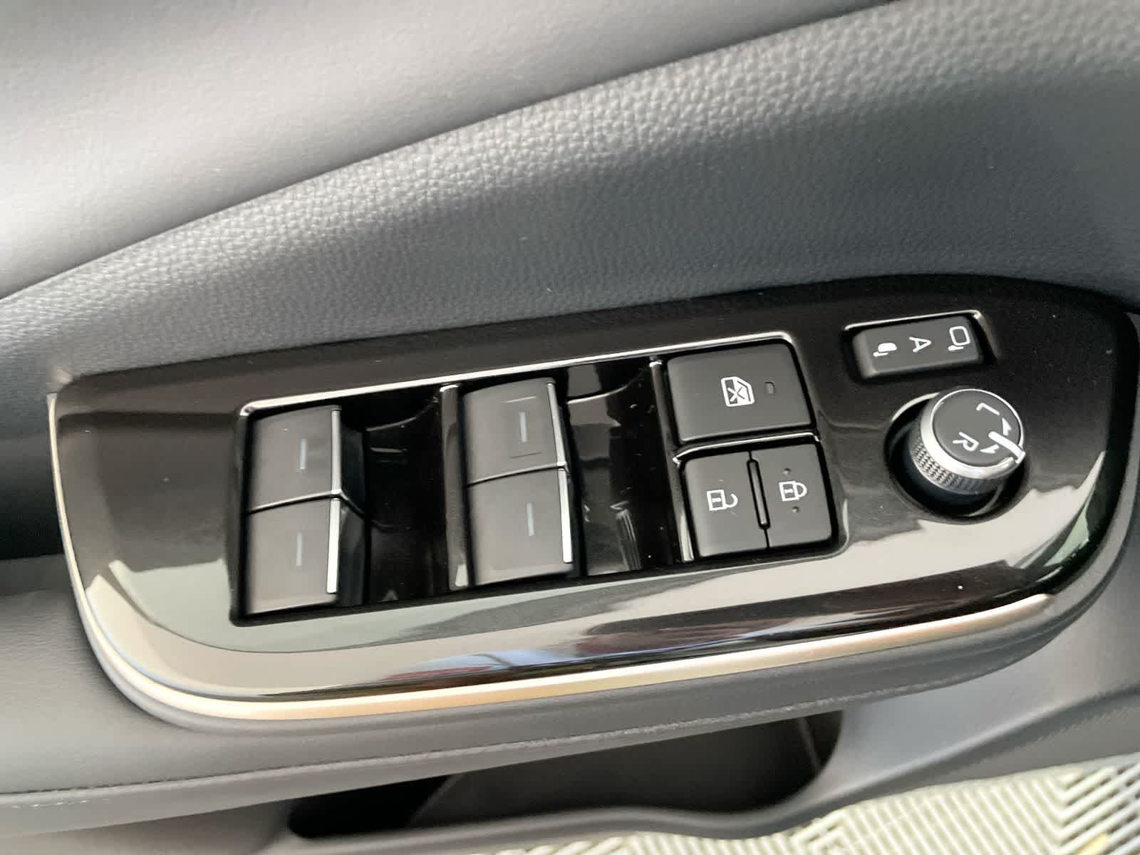 Thumbnail: 2026 Toyota Crown Signia - 12