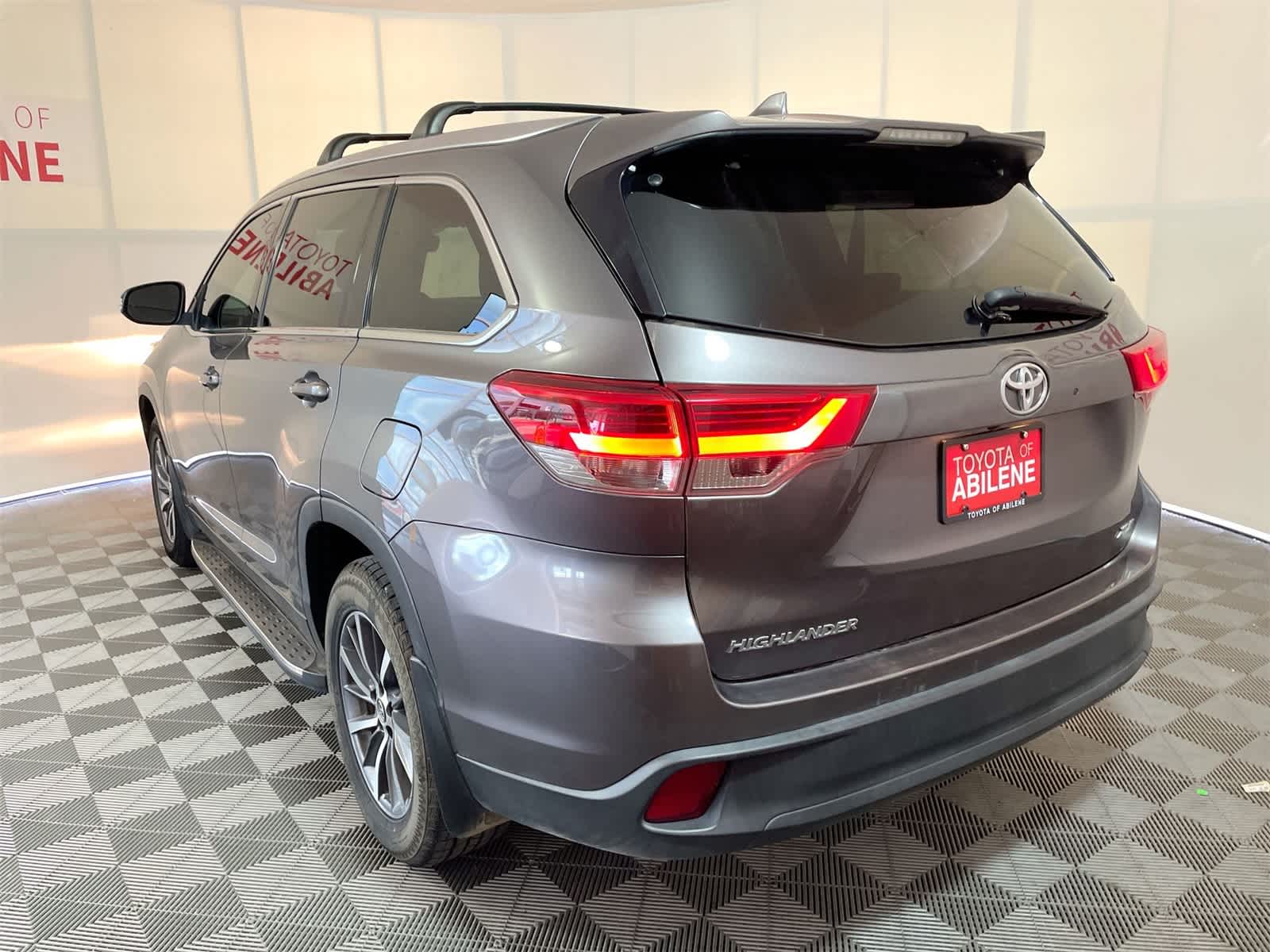 Thumbnail: 2019 Toyota Highlander - 3
