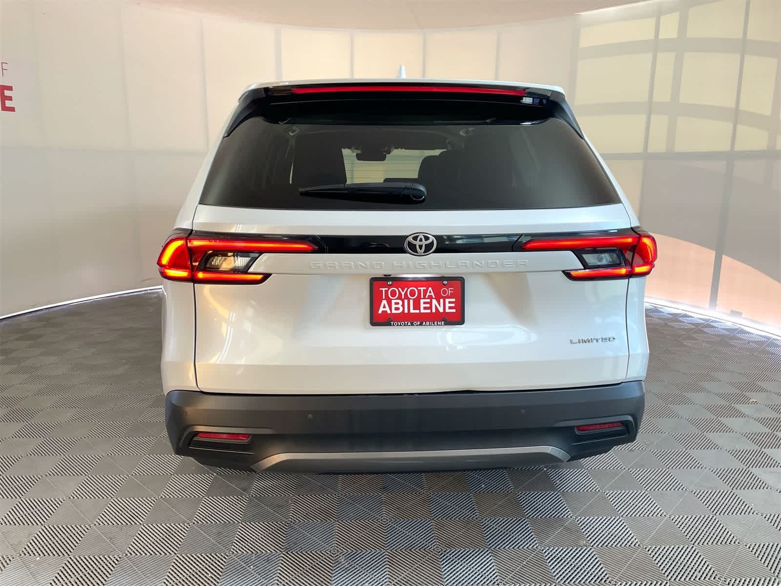 Thumbnail: 2024 Toyota Grand Highlander - 4