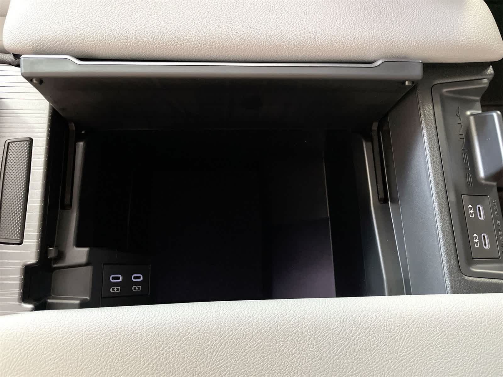 2025 Toyota Sienna XLE 25