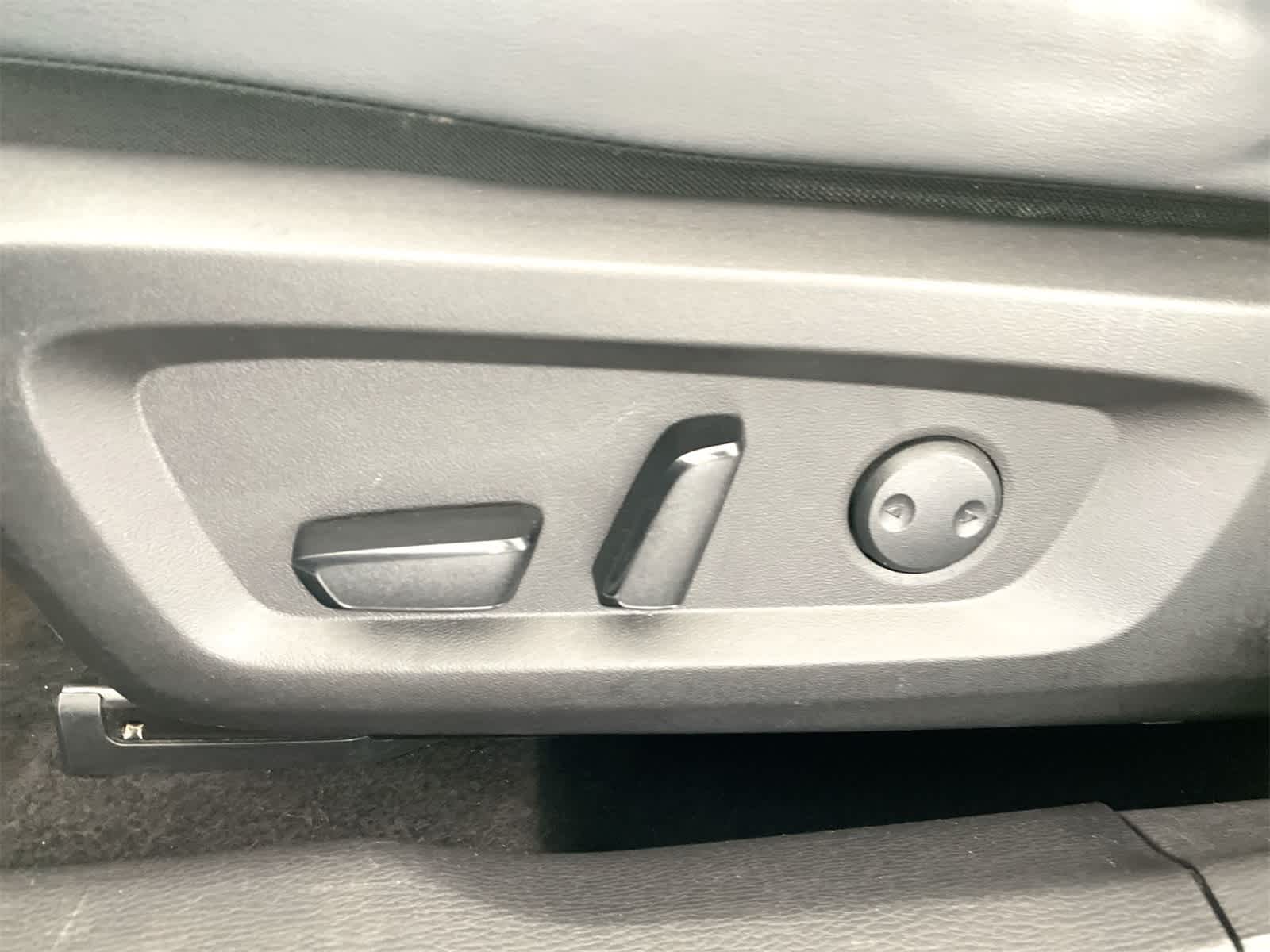 Thumbnail: 2024 Mitsubishi Outlander - 11