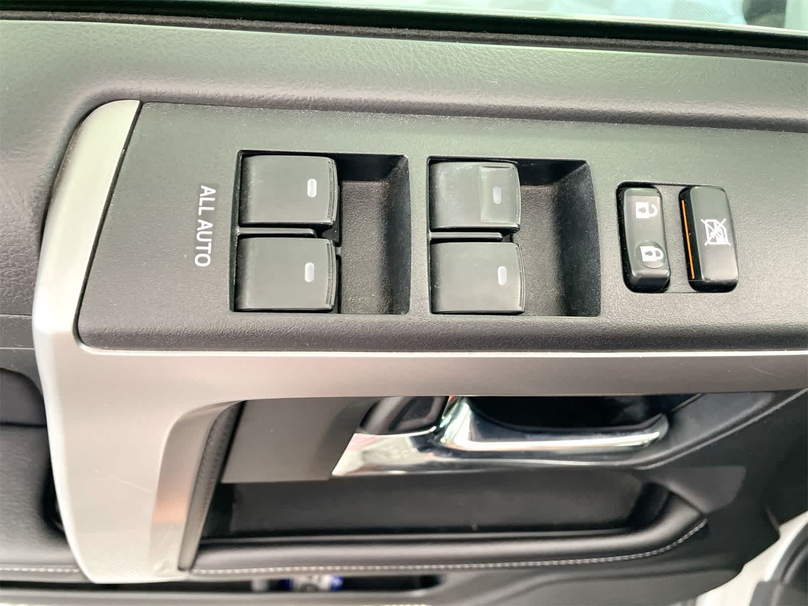 Thumbnail: 2016 Toyota 4Runner - 12