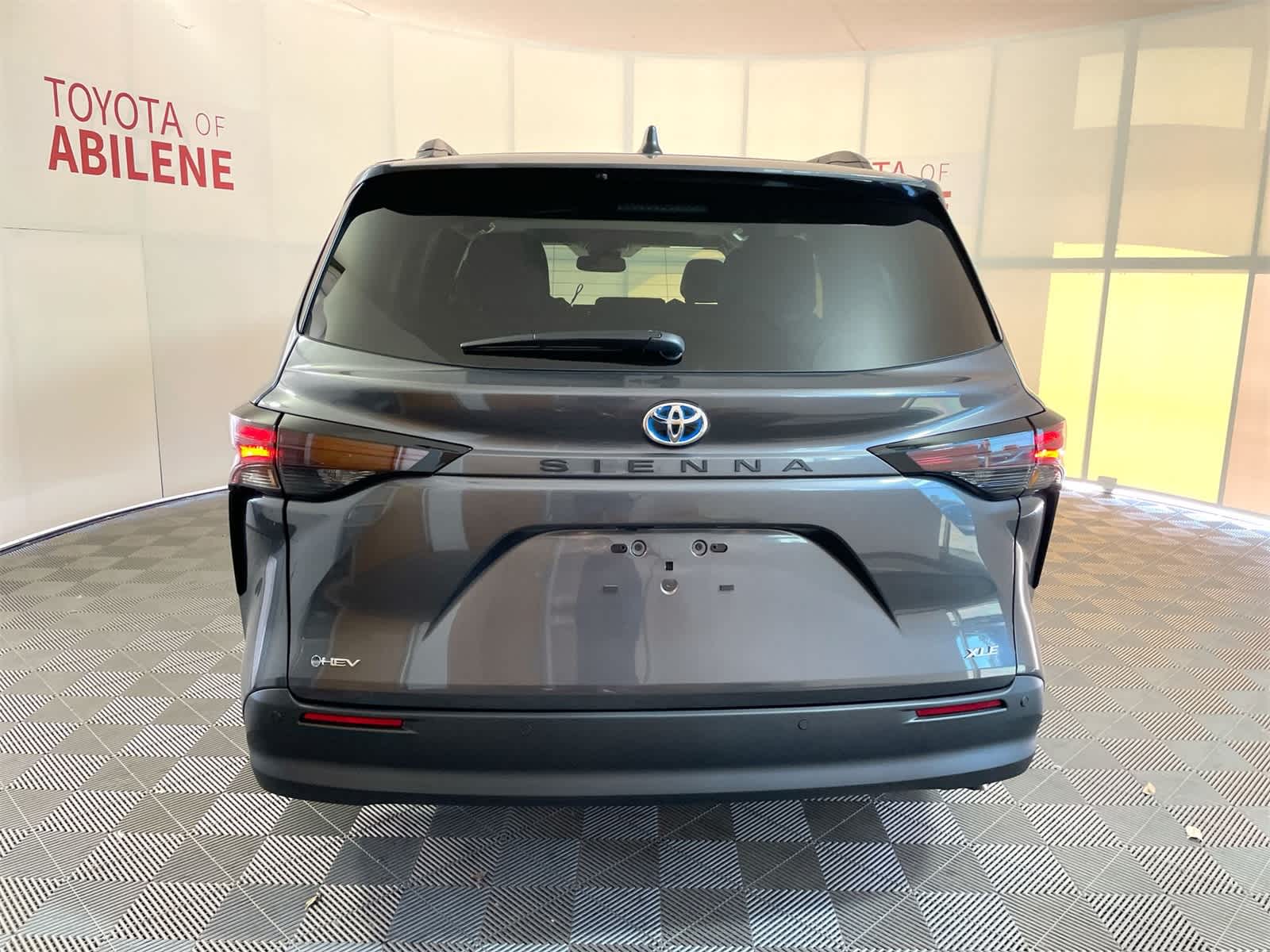 Thumbnail: 2025 Toyota Sienna - 4