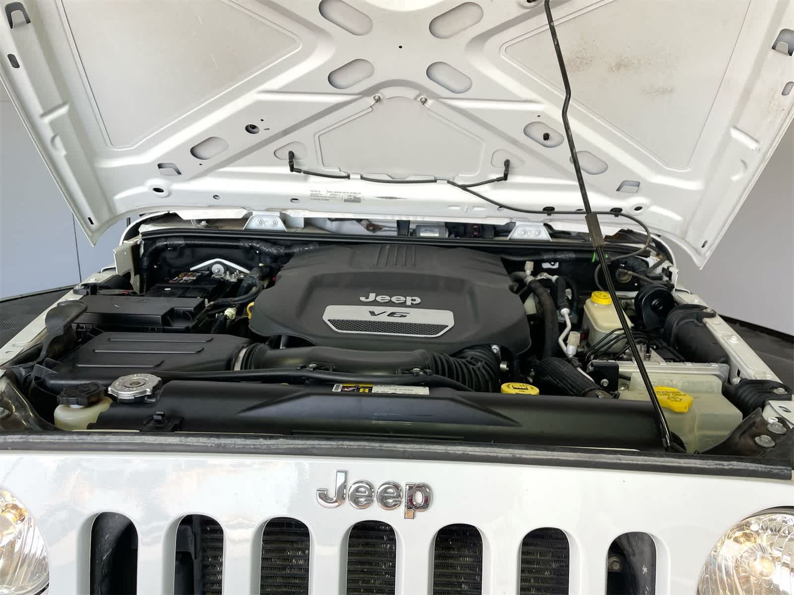 Thumbnail: 2016 Jeep Wrangler - 23