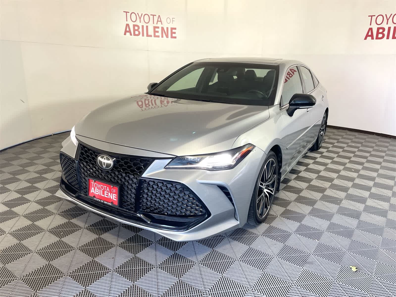 Thumbnail: 2020 Toyota Avalon - 1