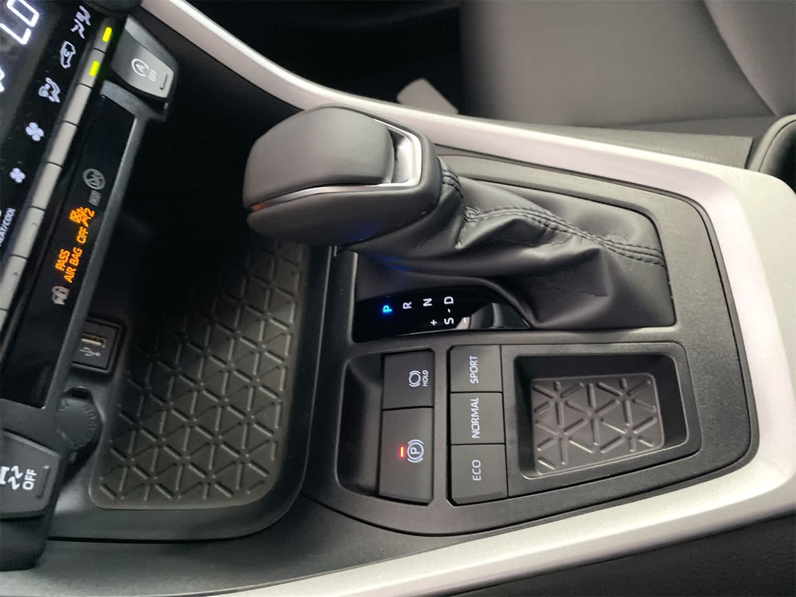 Thumbnail: 2025 Toyota RAV4 - 22