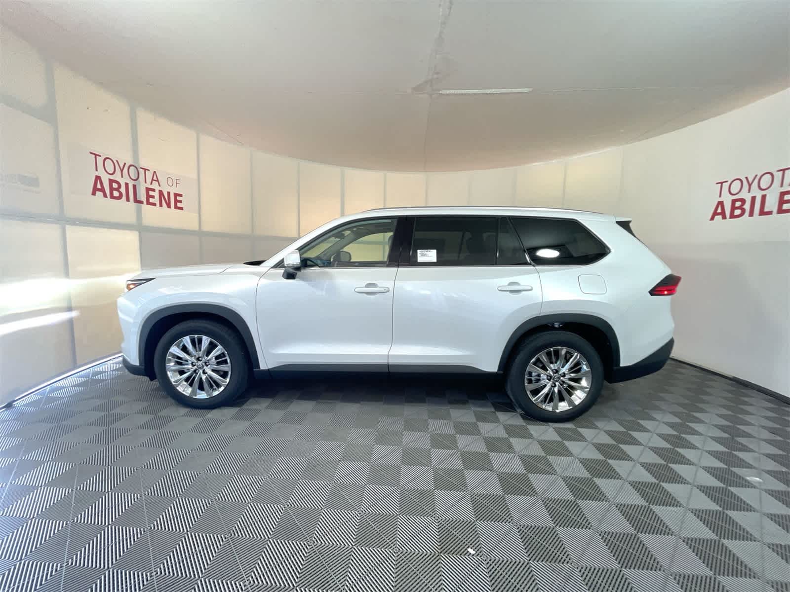Thumbnail: 2025 Toyota Grand Highlander - 2