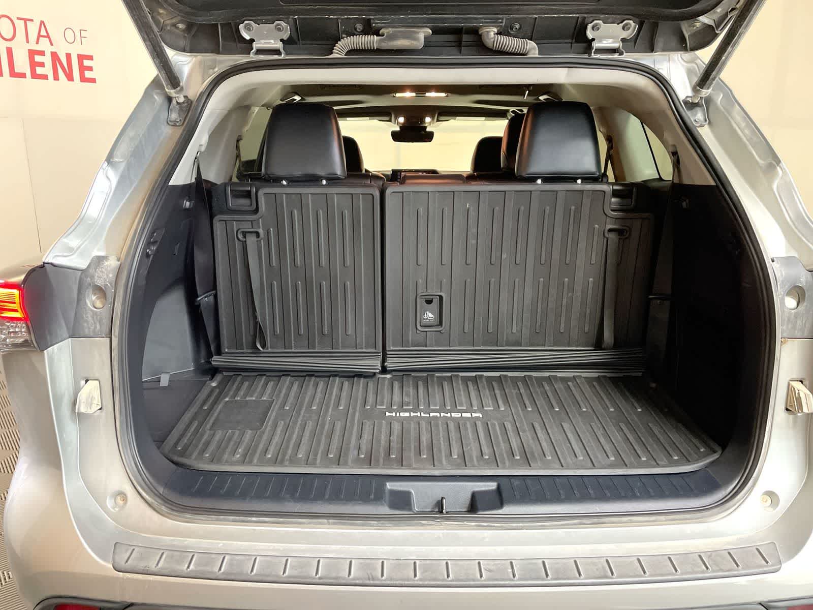 Thumbnail: 2022 Toyota Highlander - 5