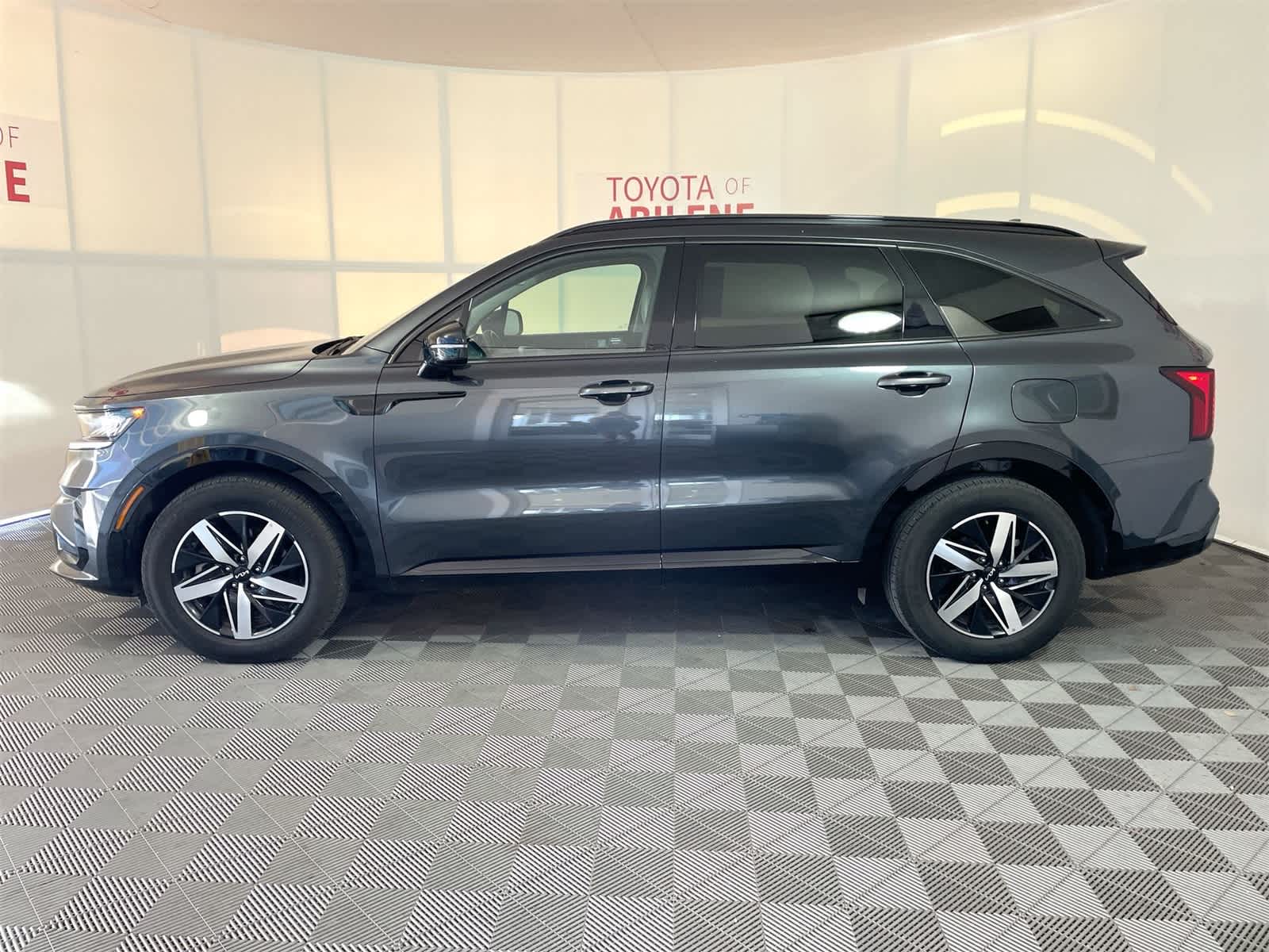 Thumbnail: 2023 Kia Sorento - 2