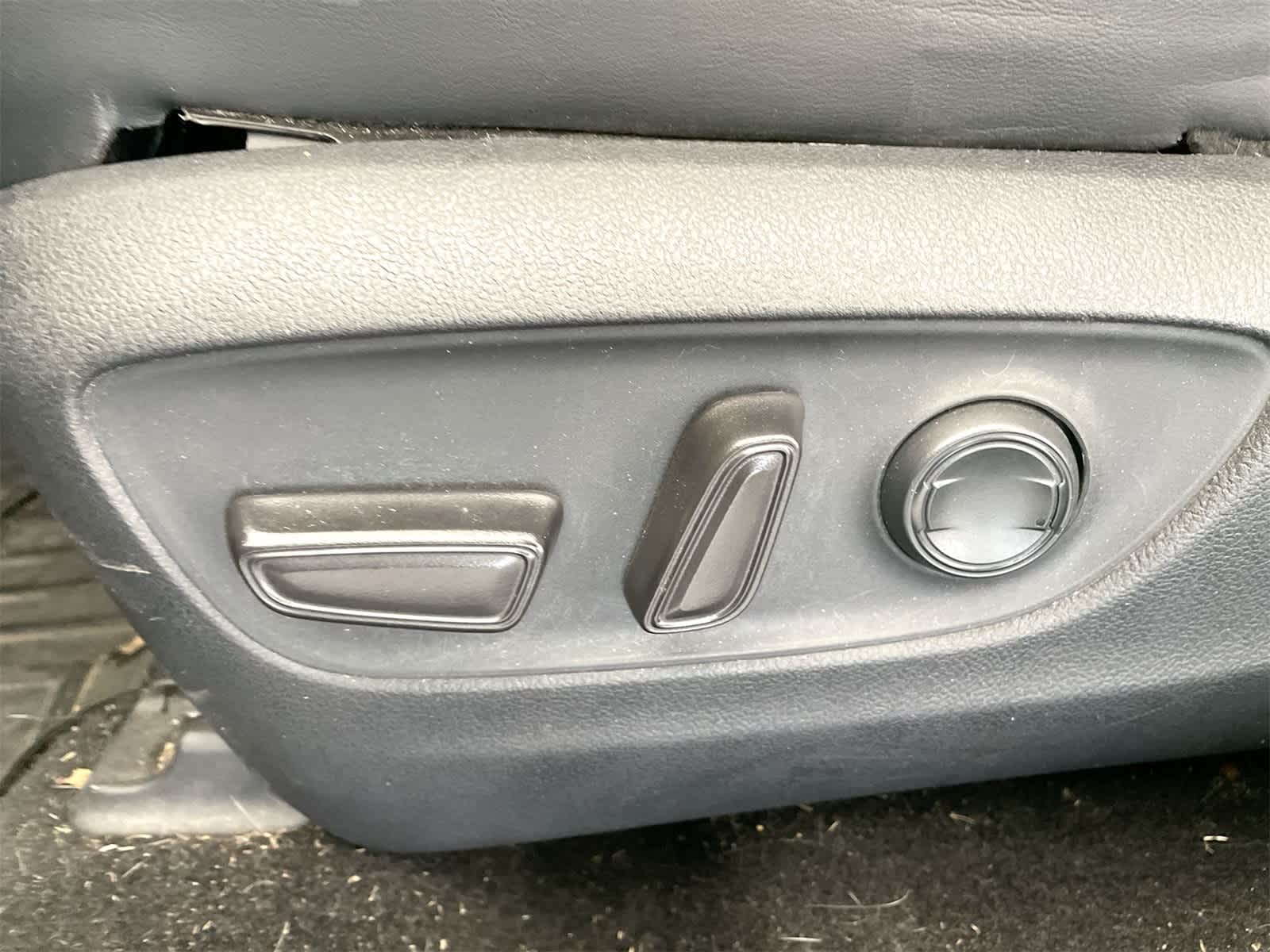 Thumbnail: 2020 Toyota RAV4 - 10