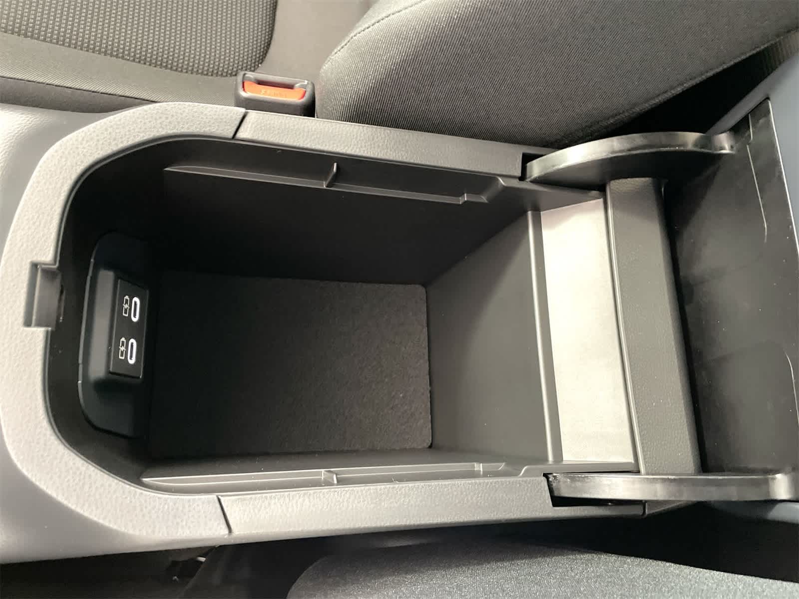 Thumbnail: 2025 Toyota RAV4 - 23