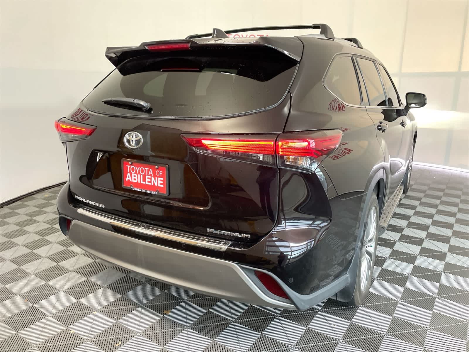 Thumbnail: 2022 Toyota Highlander - 7