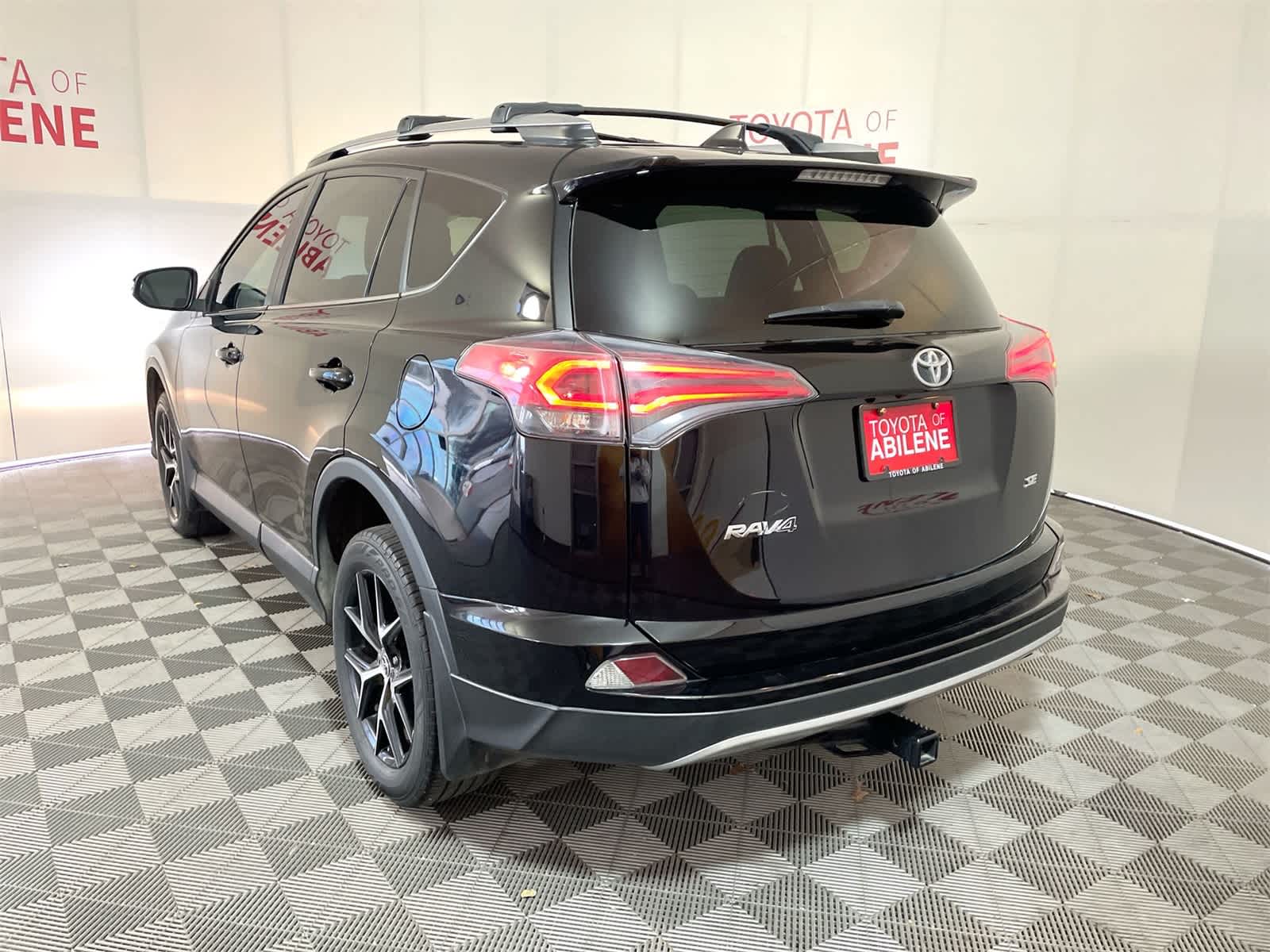 Thumbnail: 2018 Toyota RAV4 - 2