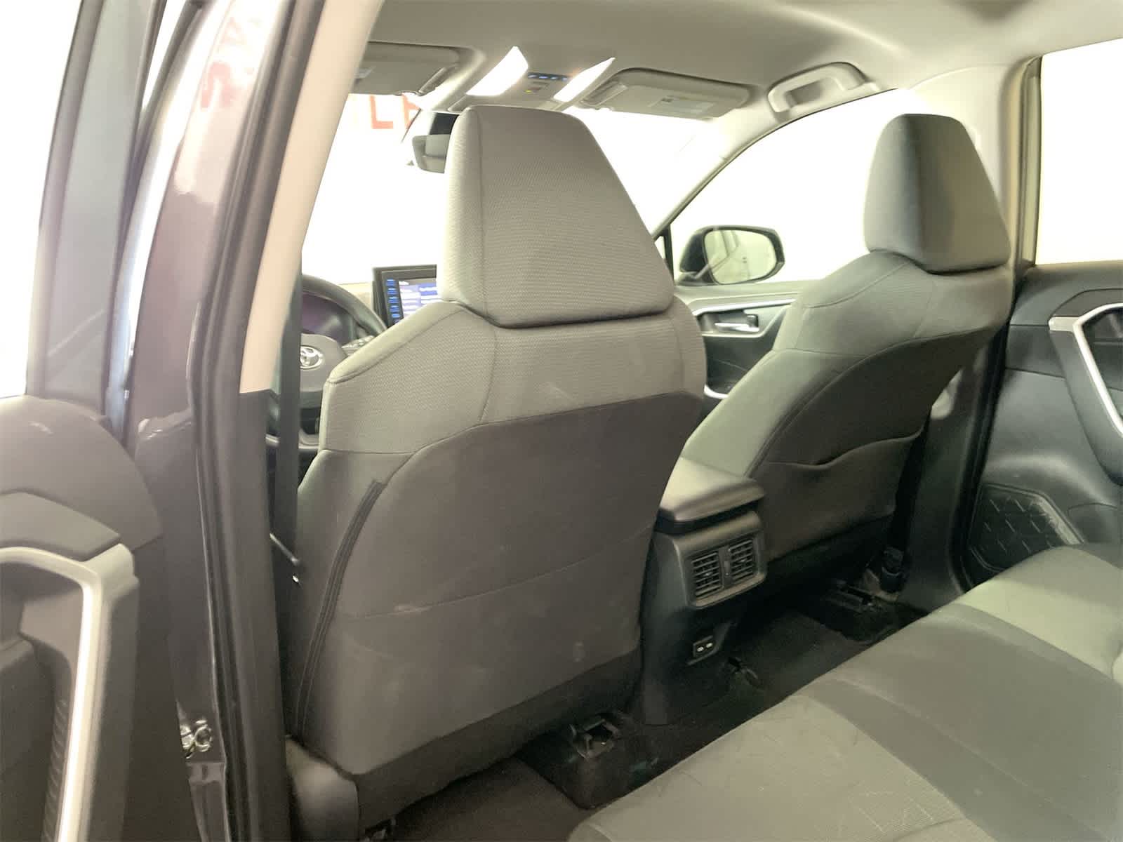 Thumbnail: 2022 Toyota RAV4 - 12