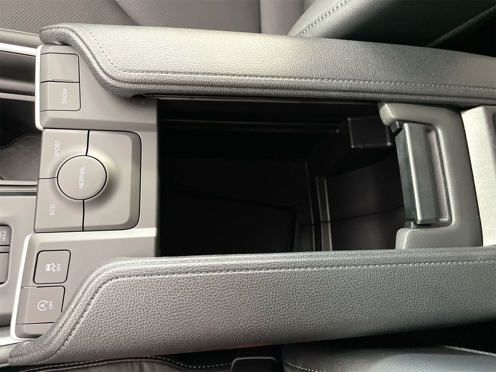 Thumbnail: 2026 Toyota Grand Highlander - 25