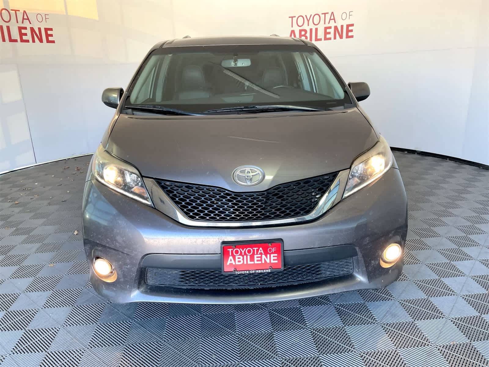 Thumbnail: 2017 Toyota Sienna - 9